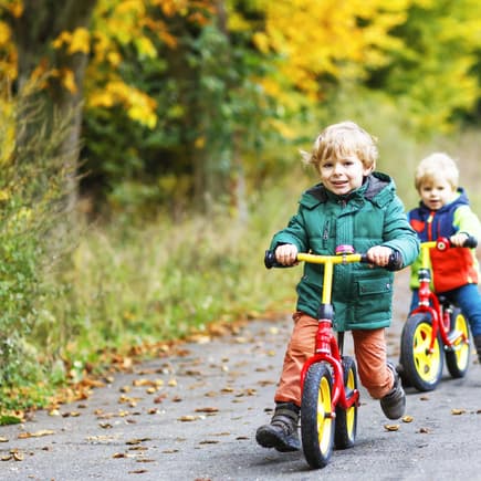 Laufräder führen Kinder ans Fahrradfahren ran