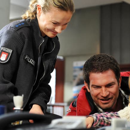 Schauspielerin Rhea Harder-Vennewald, hier beim Dreh zu "Notruf Hafenkante", hat im echten Leben drei Kinder.