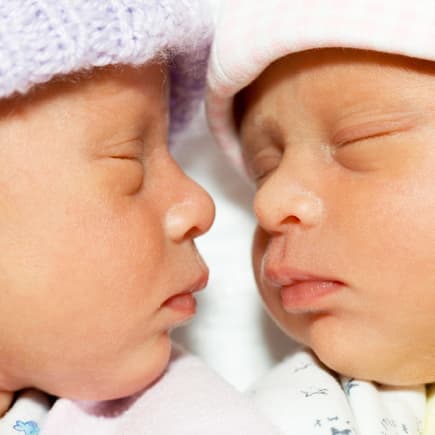 Zwillinge als Babys