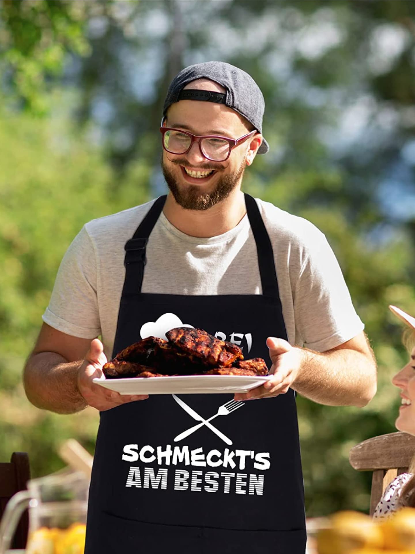 Papa mit cooler Grill-Schürze