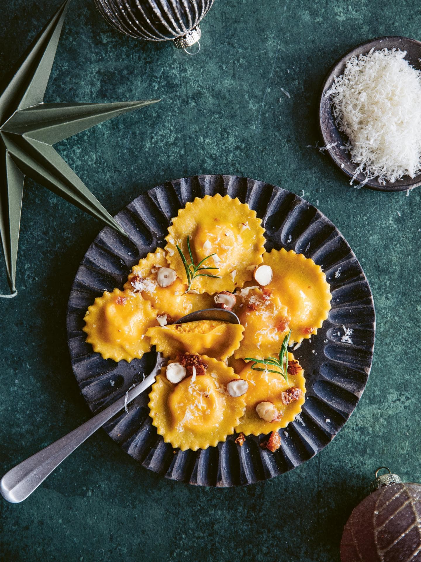 Kürbis-Ravioli mit Rosmarinbutter und Feigen