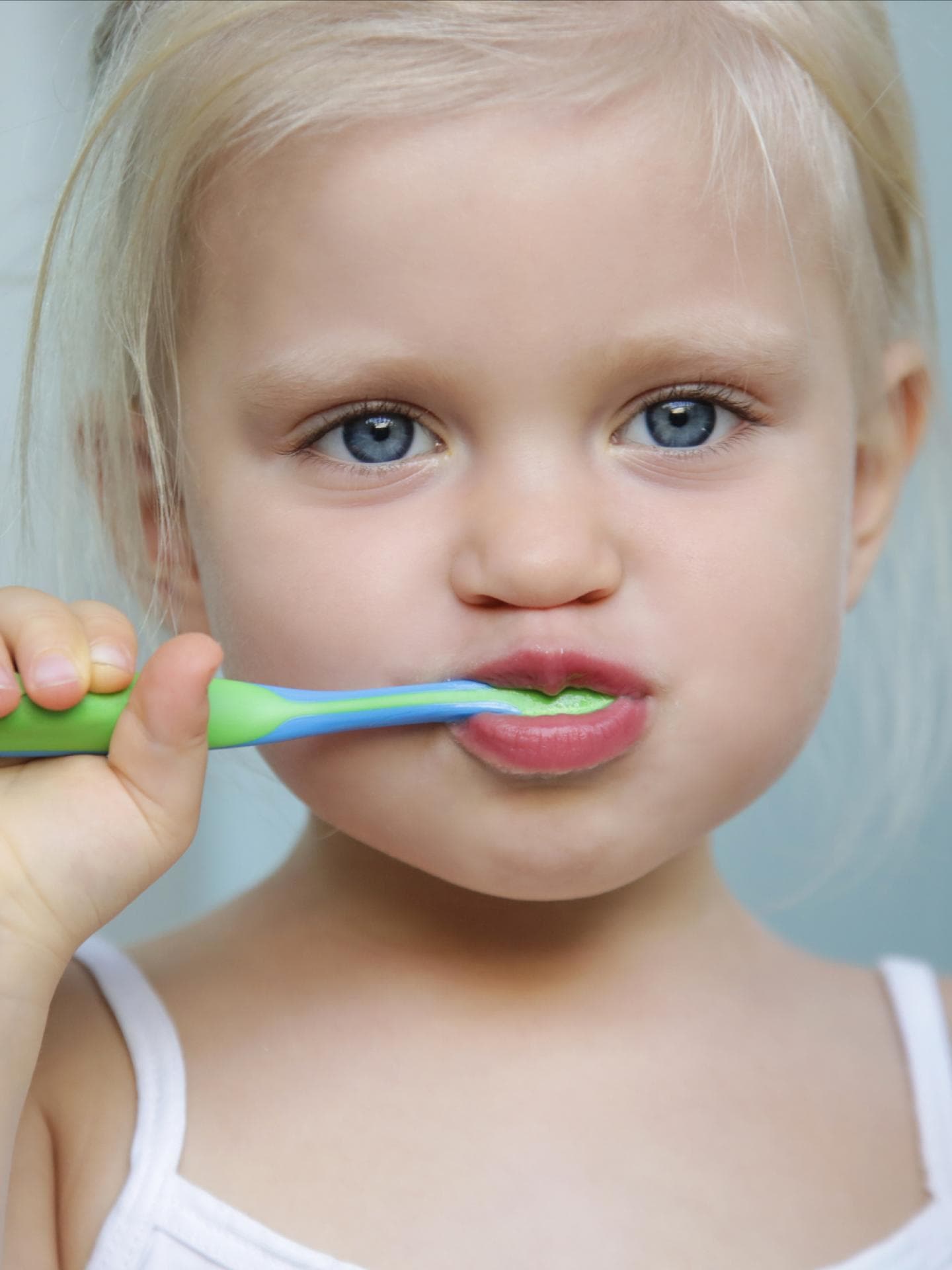 Die dreikpfige Zahnbrste ist perfekt fr kleine Putzverweigerer