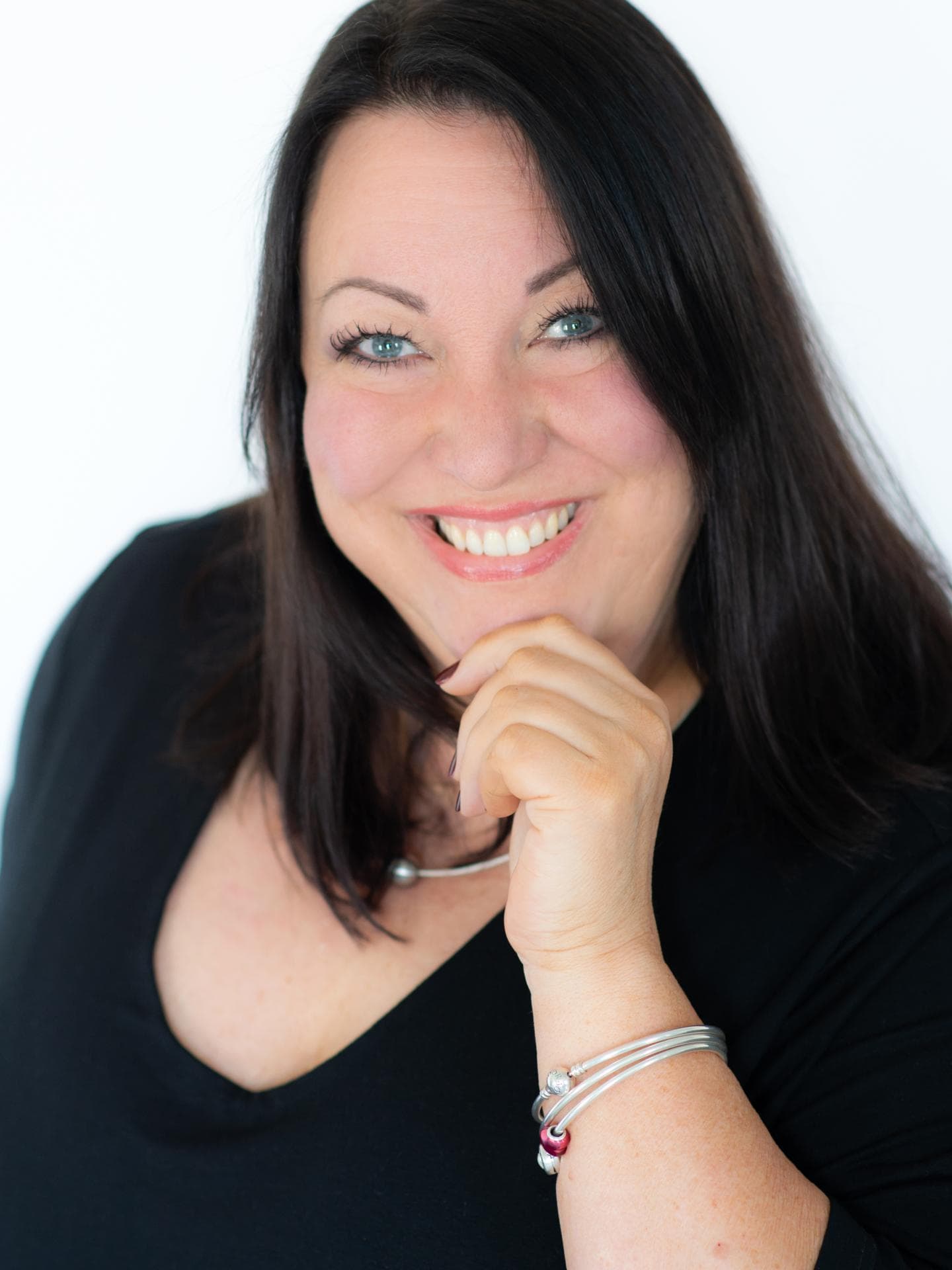 Abgebildet ist Dr. Anke Elisabeth Ballmann. Sie ist Autorin, Psychologin und Pädagogin.
