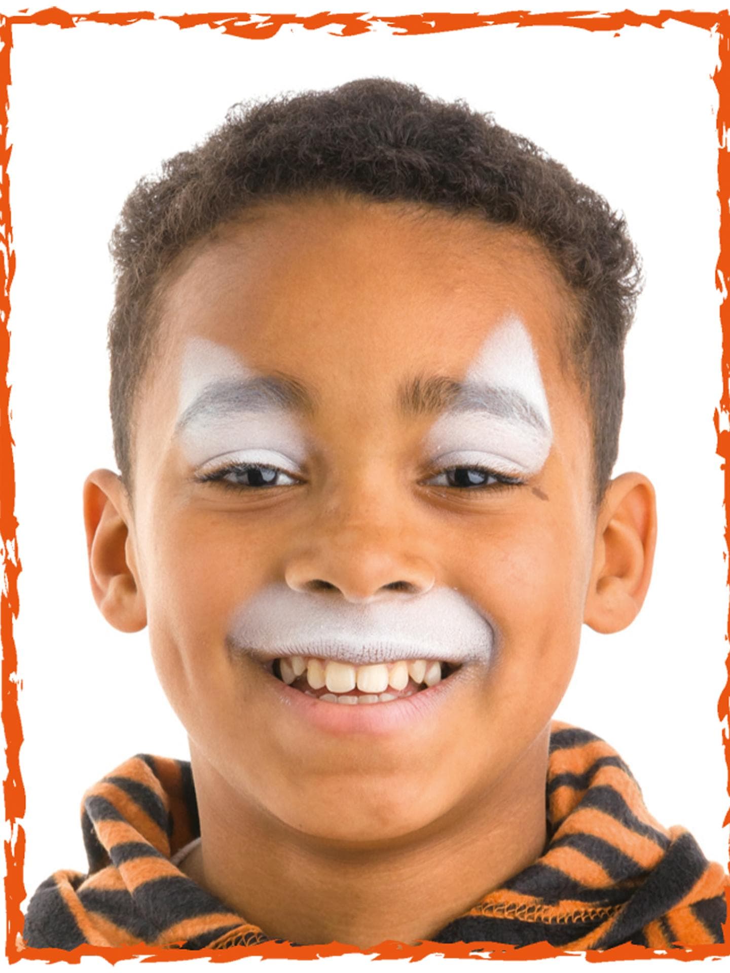 Tiger schminken: Grundierung als erster Schritt. Tiger schminken: Grundierung als erster Schritt.