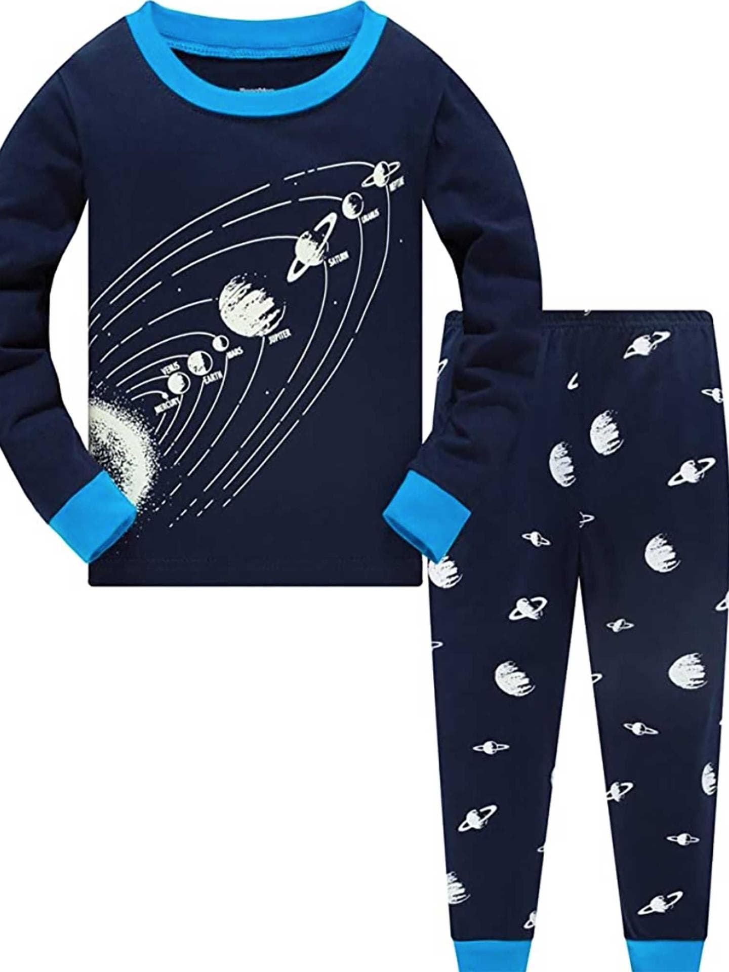Leuchtender Weltraum-Pyjama