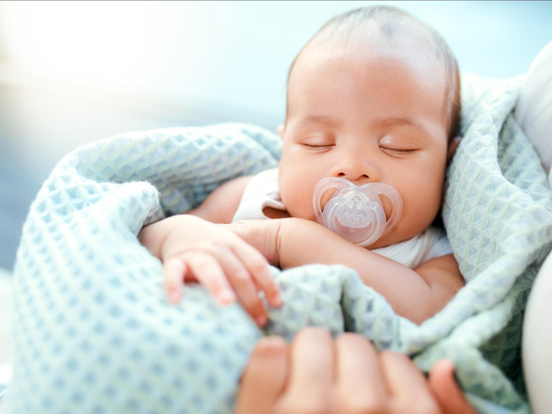Baby mit Schnuller