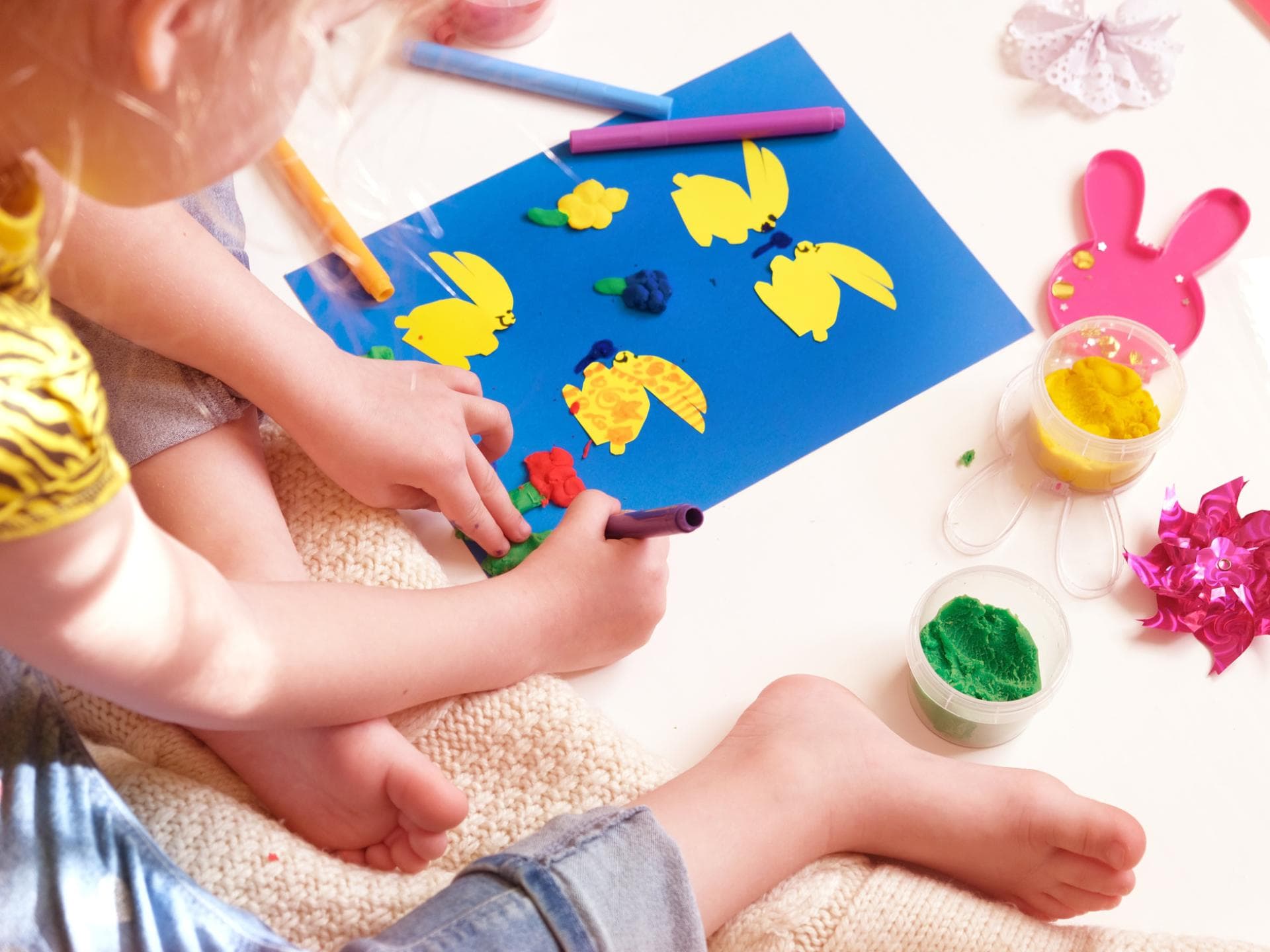 Osterkarte mit Kindern basteln