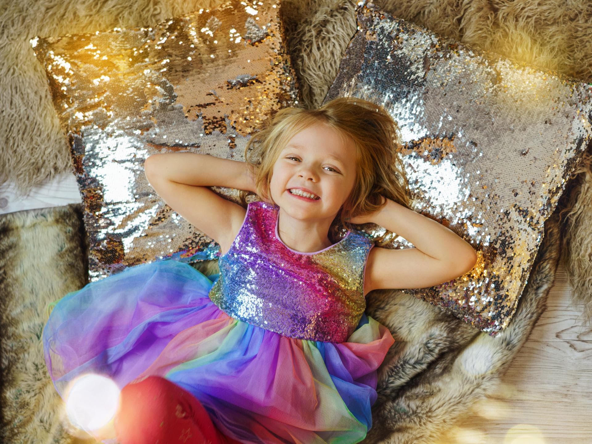 Kind im Glitzerkleid Kind im Glitzerkleid