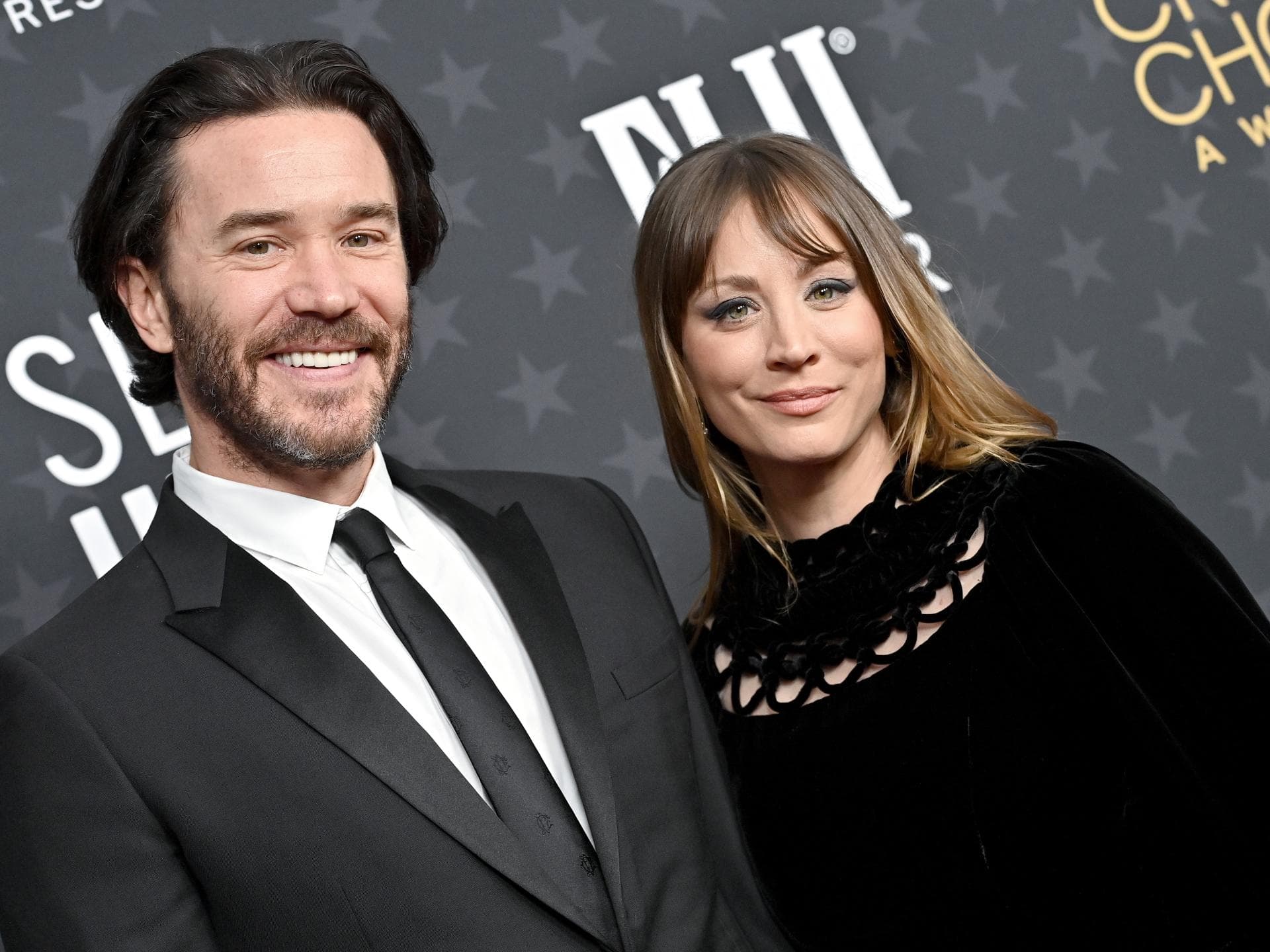 Tom Pelphrey und Kaley Cuoco. Tom Pelphrey und Kaley Cuoco.