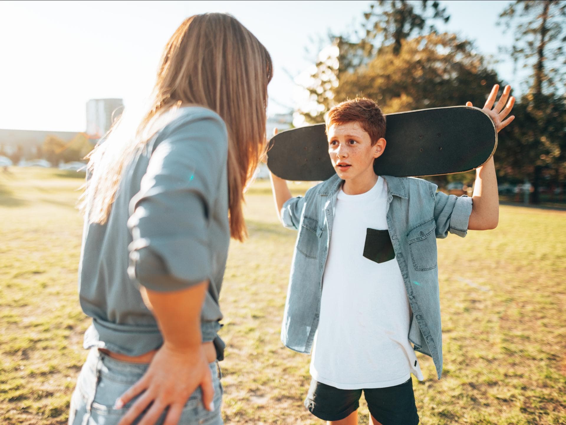 Skaterboy und seine Mutter streiten sich