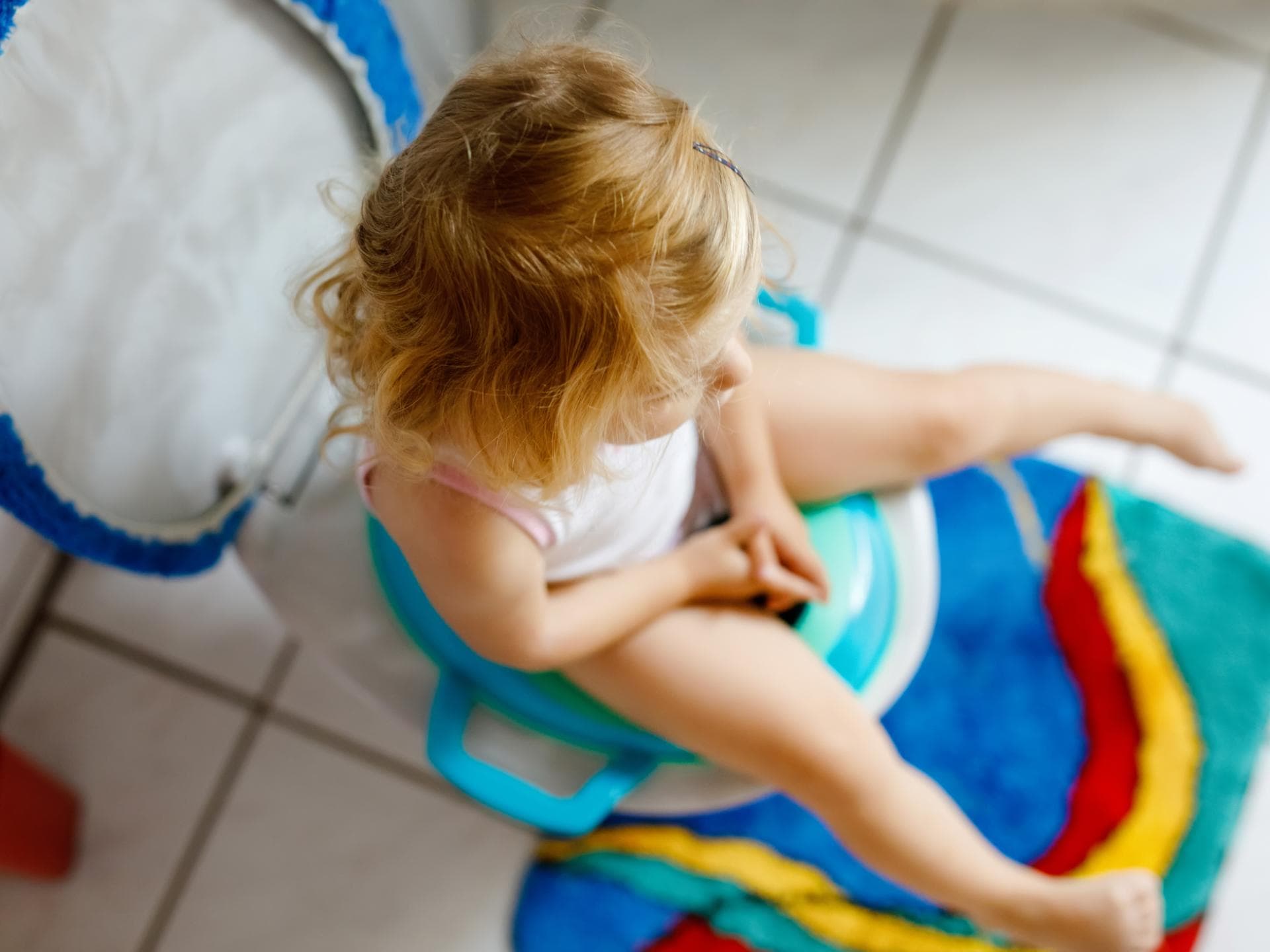 Ein Toilettensitz kann für Kinder sehr hilfreich sein Ein Toilettensitz kann für Kinder sehr hilfreich sein