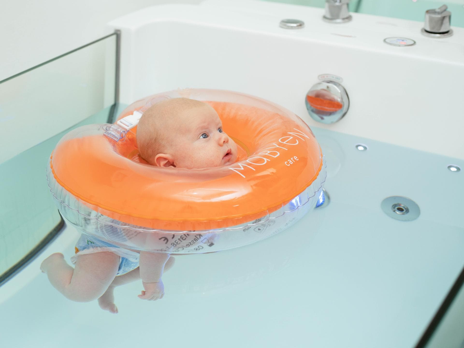 Baby beim Floating
