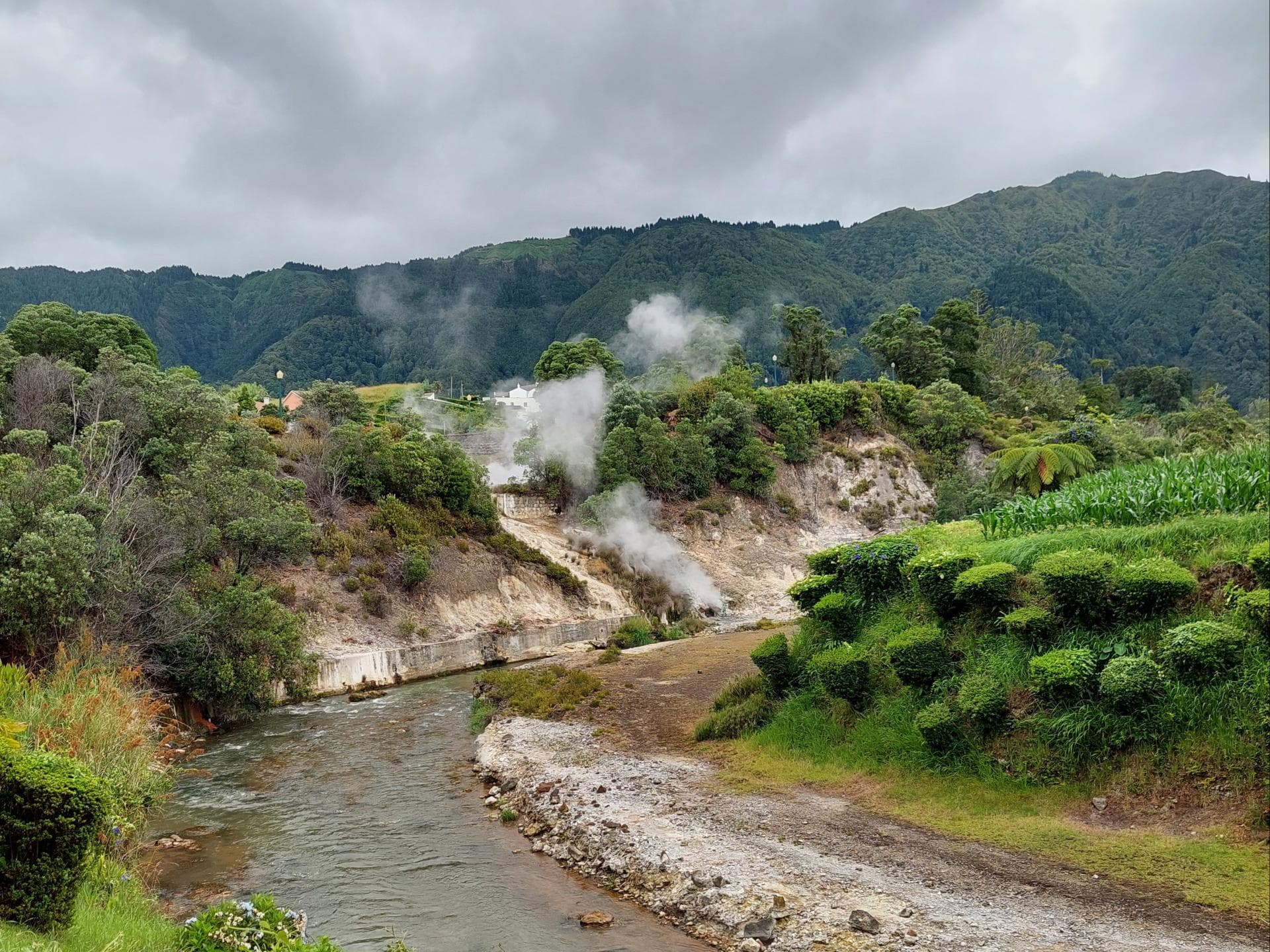Dampf in der Nähe von Furnas