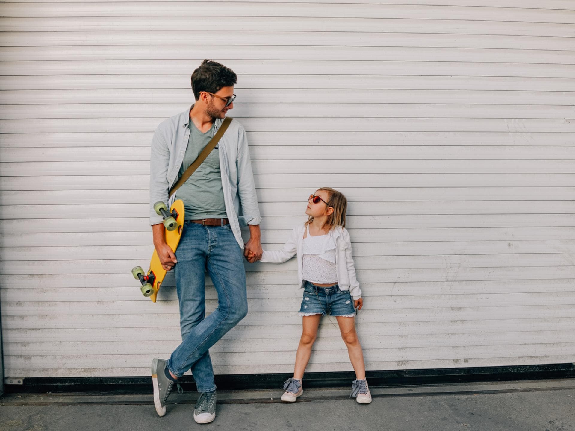 Cooler Papa mit Kind.