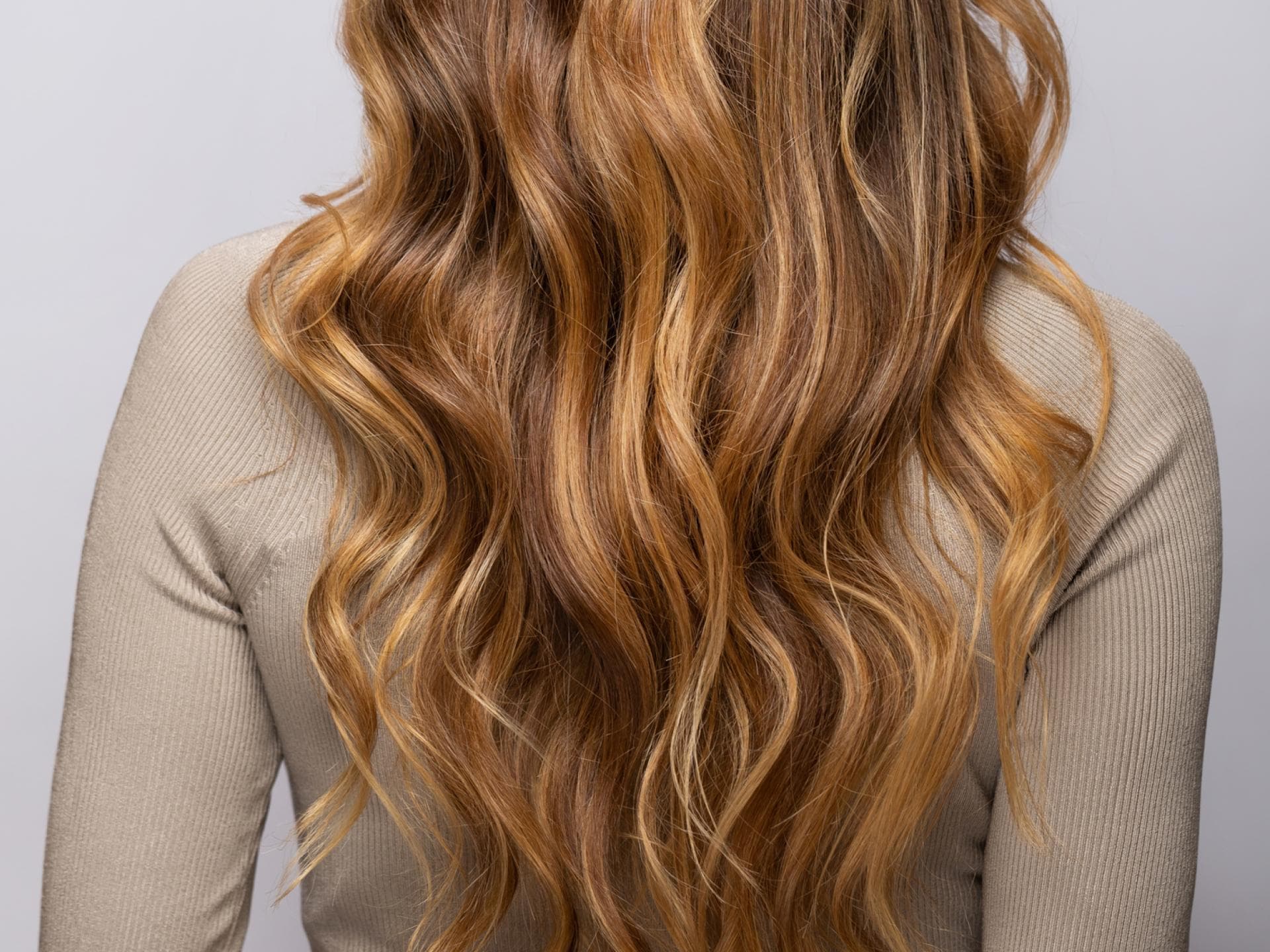 Frau mit Locken