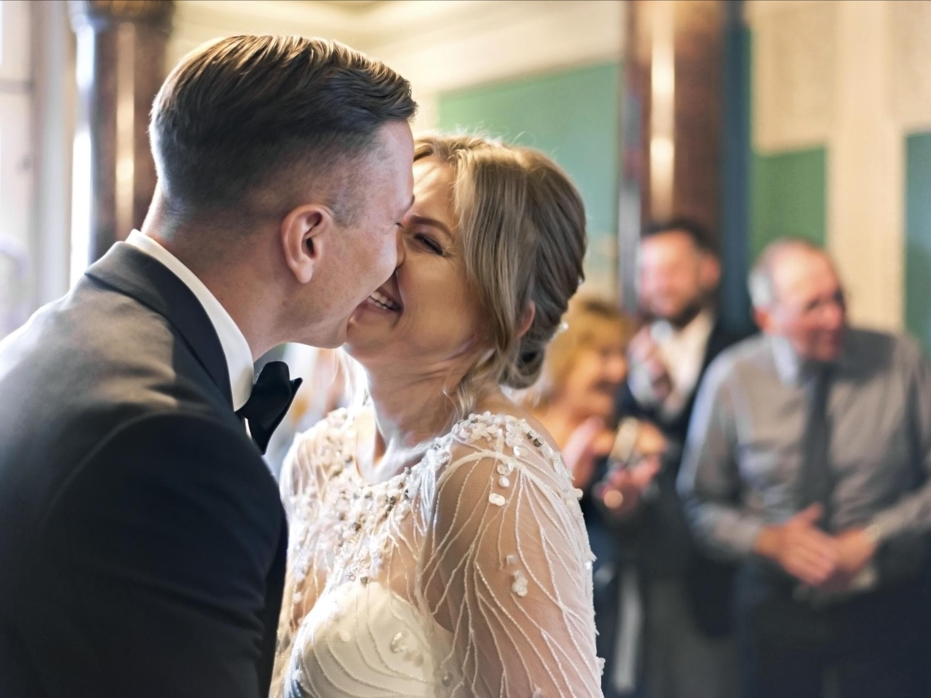 Glückliches Paar bei der Hochzeit. Glückliches Paar bei der Hochzeit.