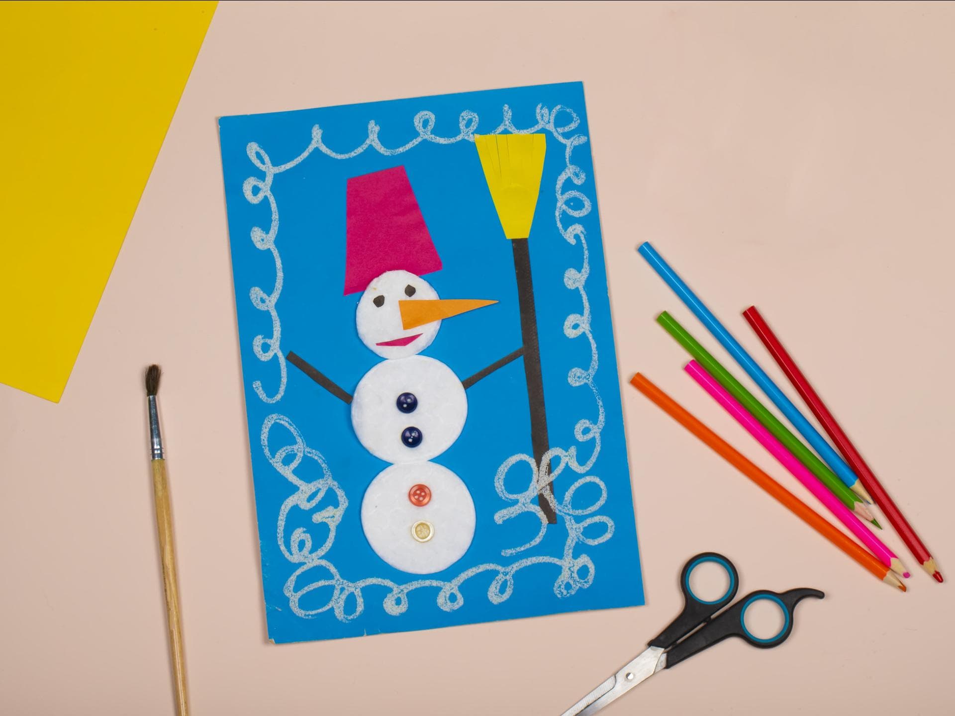 Ein Schneemann aus Wattepads
