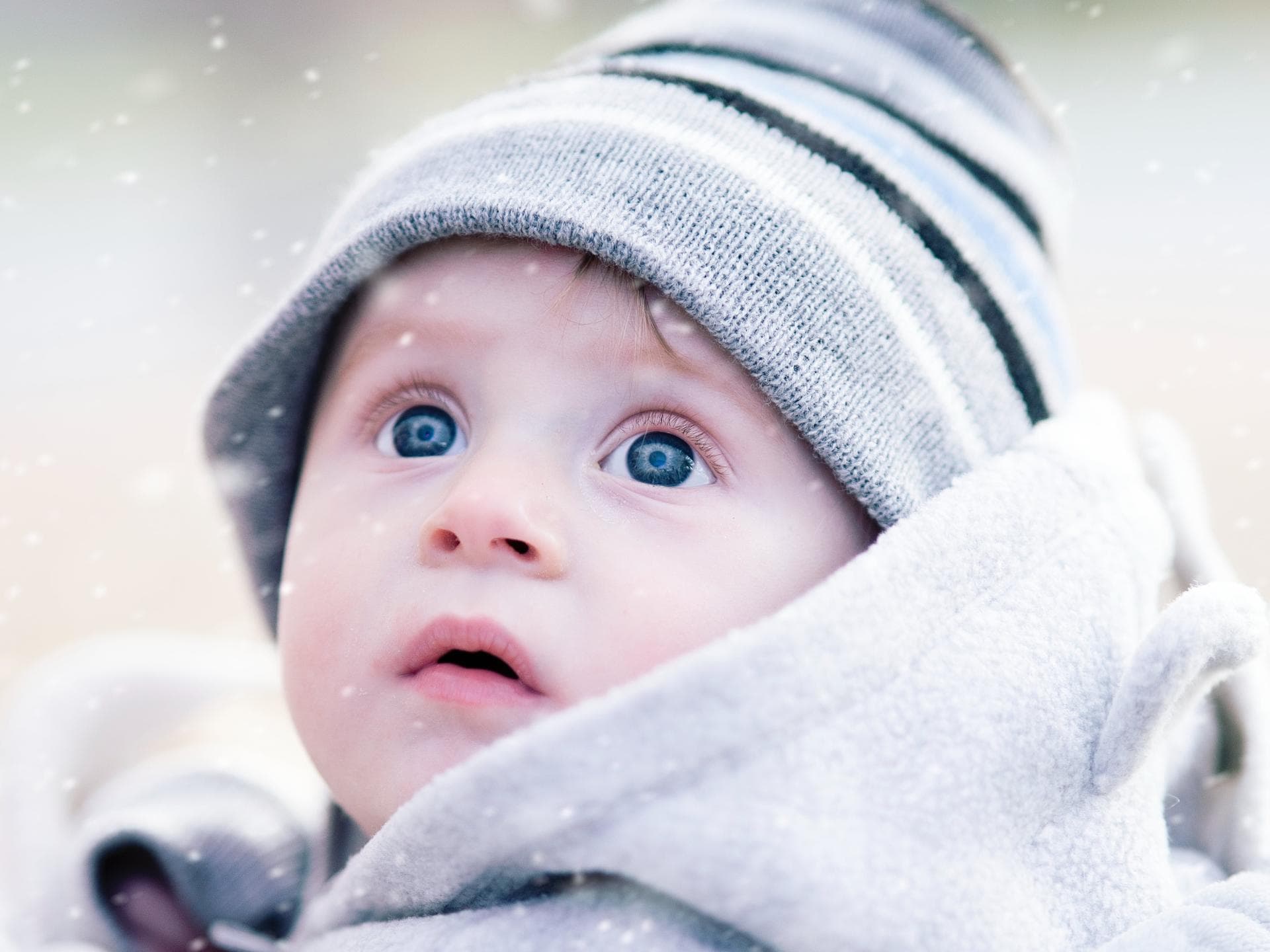 Baby Lippenpflege: Wenn es draußen kalt ist, braucht die Haut der Kleinsten Schutz. Baby Lippenpflege: Wenn es draußen kalt ist, braucht die Haut der Kleinsten Schutz.