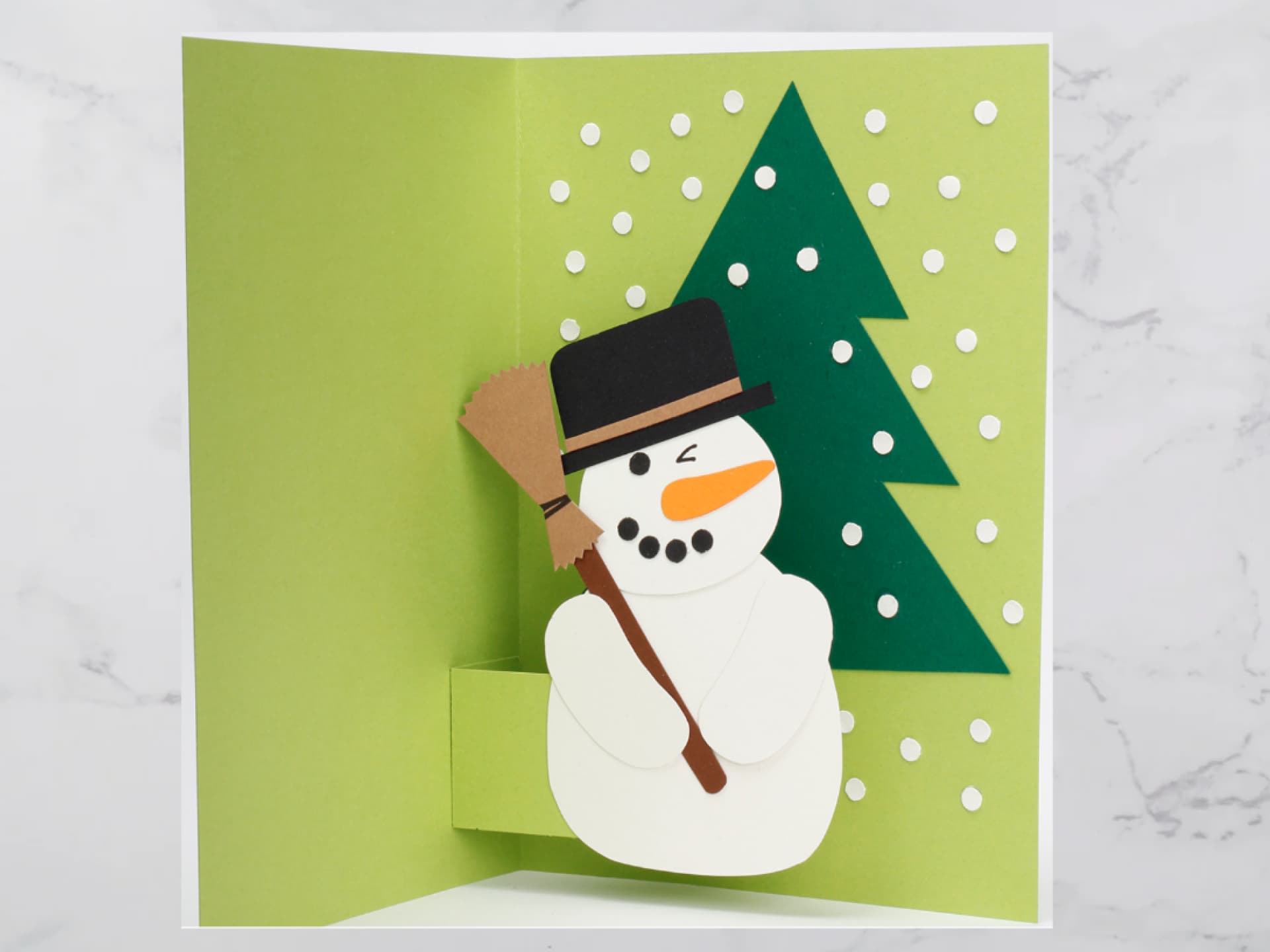 Selbstgebastelte Schneemann-Karte. Selbstgebastelte Schneemann-Karte.