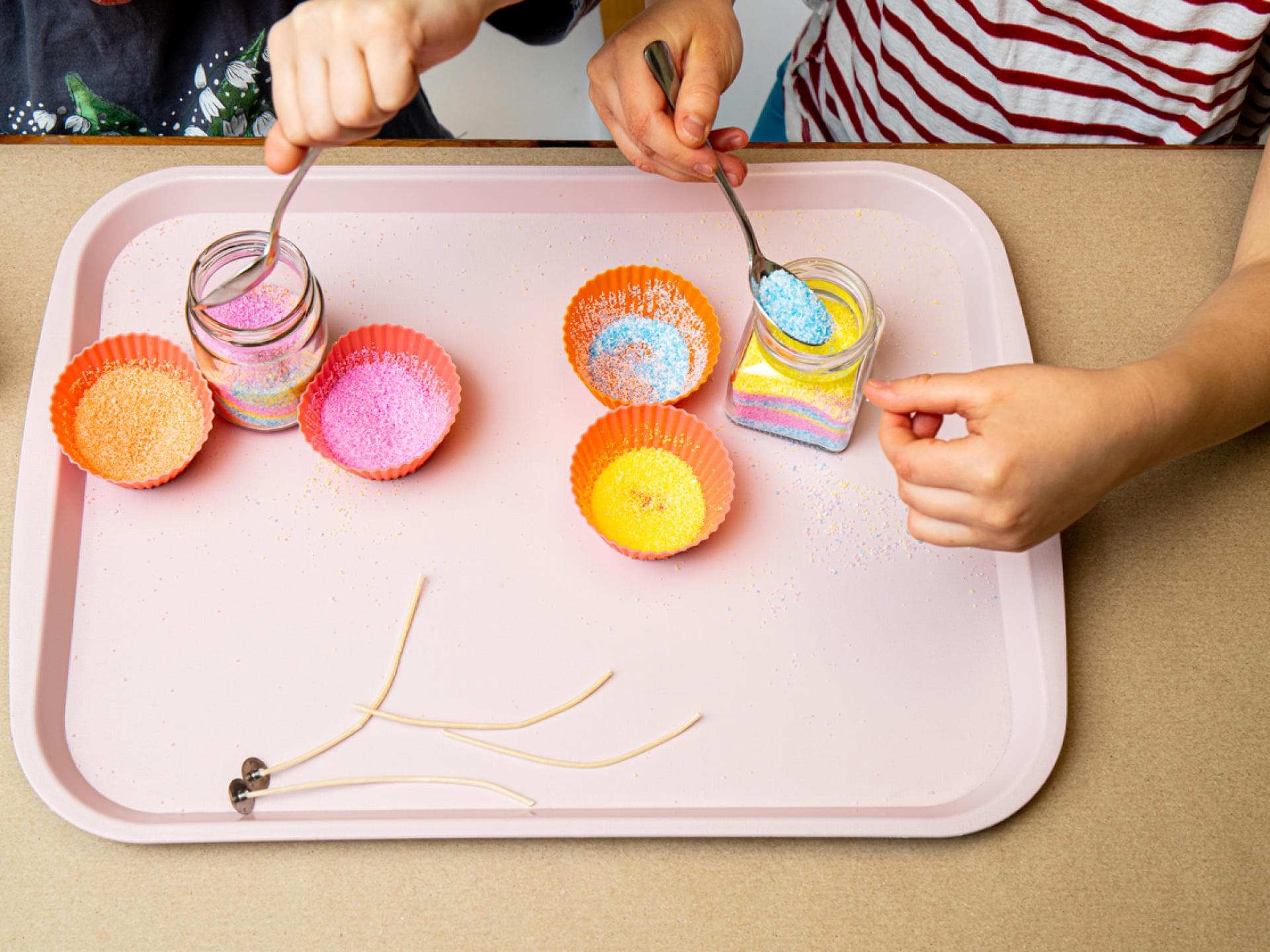 Kinder basteln mit leeren Babygläschen