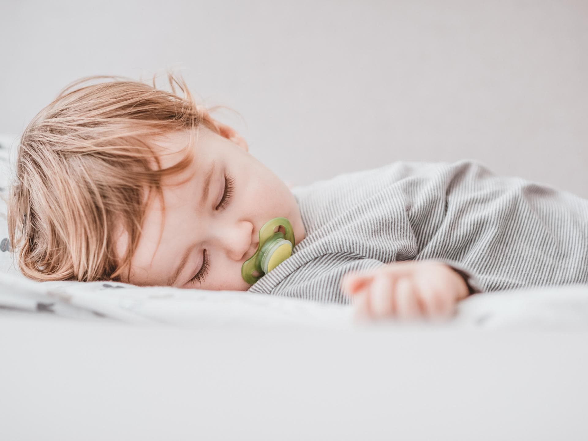 Ein Baby- und Kinderbett will gut ausgesucht sein, damit es allen Ansrpüchen genügt.