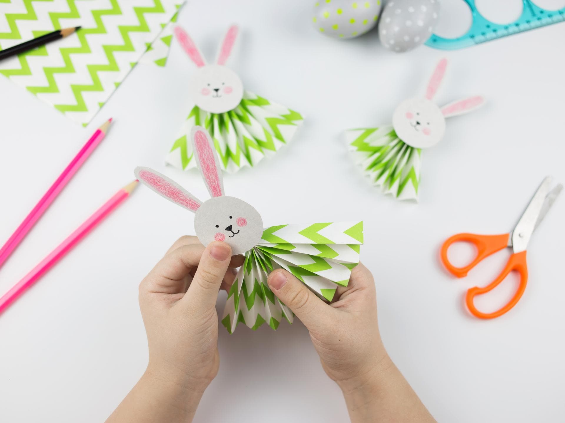 DIY-Osterhase aus Papier.  DIY-Osterhase aus Papier.