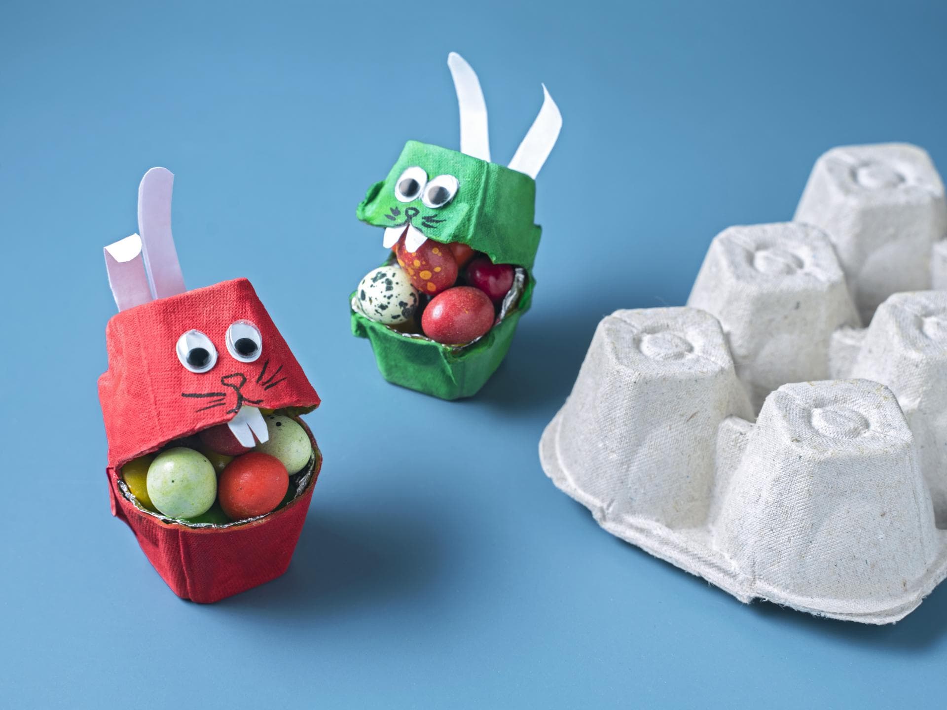 Osterhasen aus Eierkarton Osterhasen aus Eierkarton