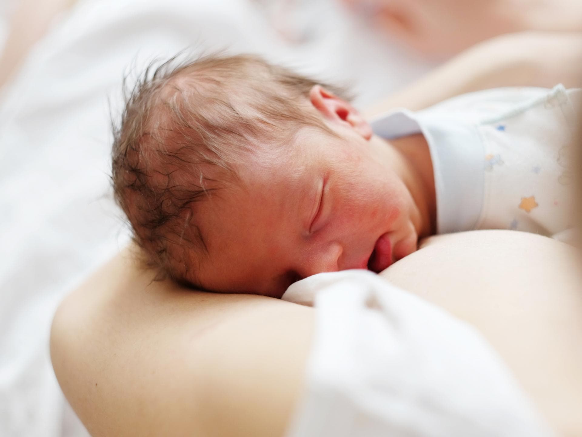 Wenn das Baby immer wieder beim Stillen einschläft ... Baby beim Stillen eingeschlafen