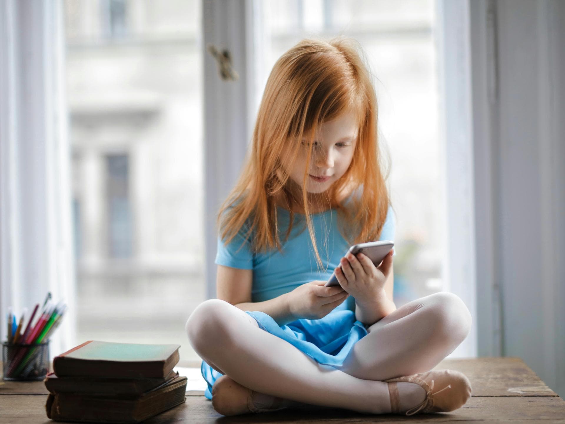Mädchen mit Smartphone.