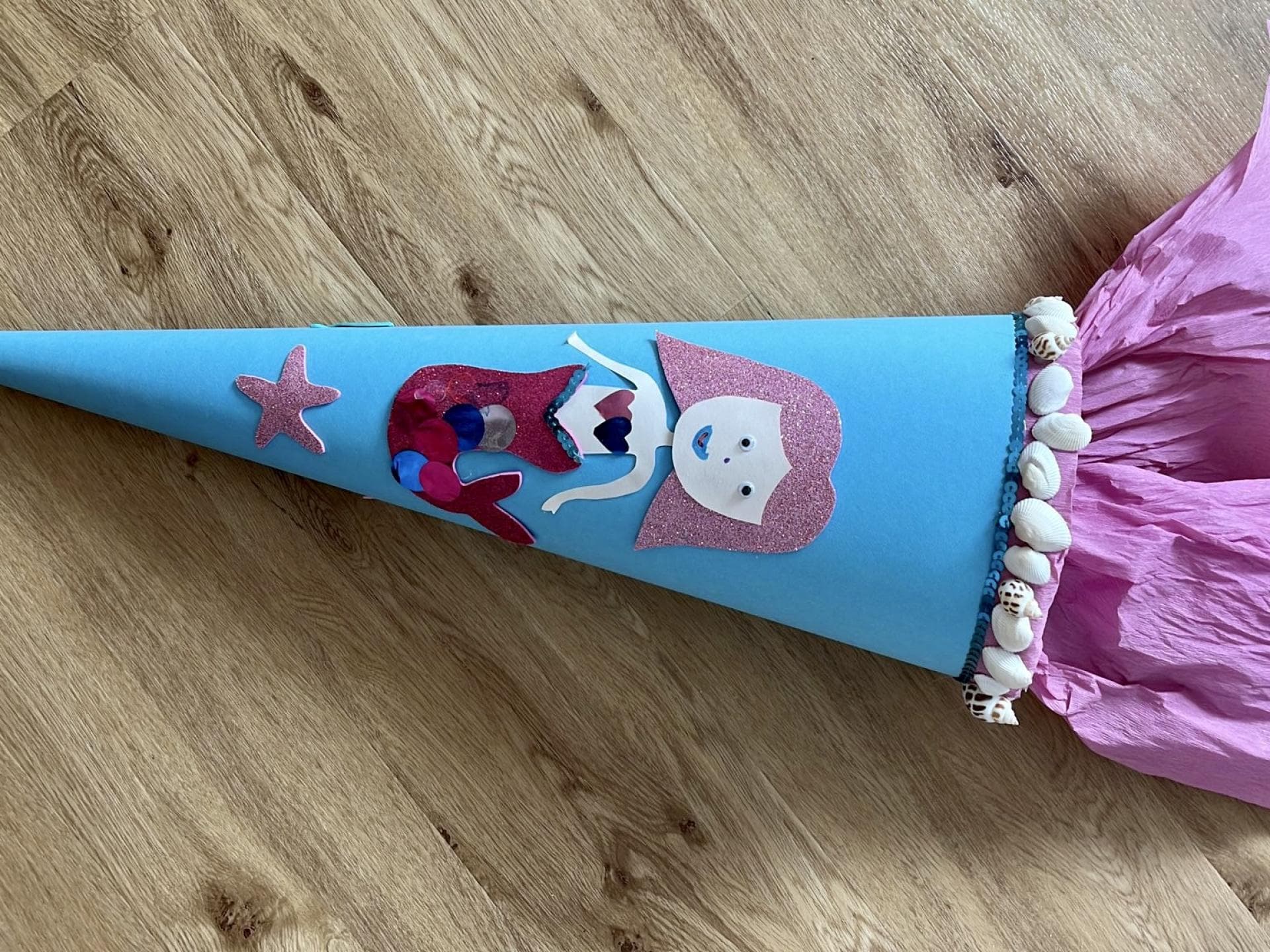 Wir basteln einen Meerjungfrauen-Schultüte. Eine Meerjungfrauen Schultüte