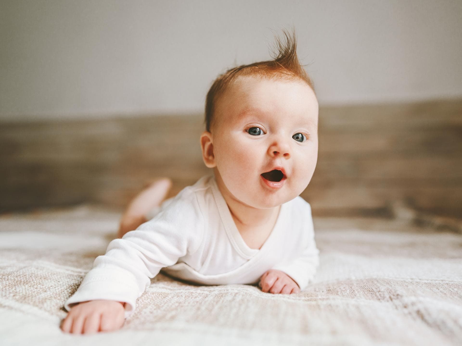 Süß und einziartig: schottische Namen für Babys Ein Baby mit roten Haaren