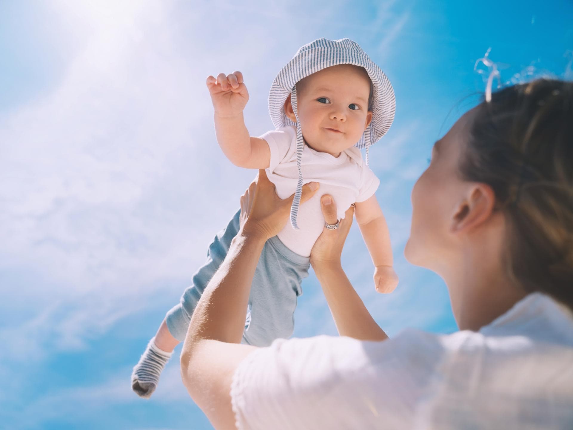 Babynamen, die Sommer bedeuten oder nach Sommer klingen Ein Baby im Sommer