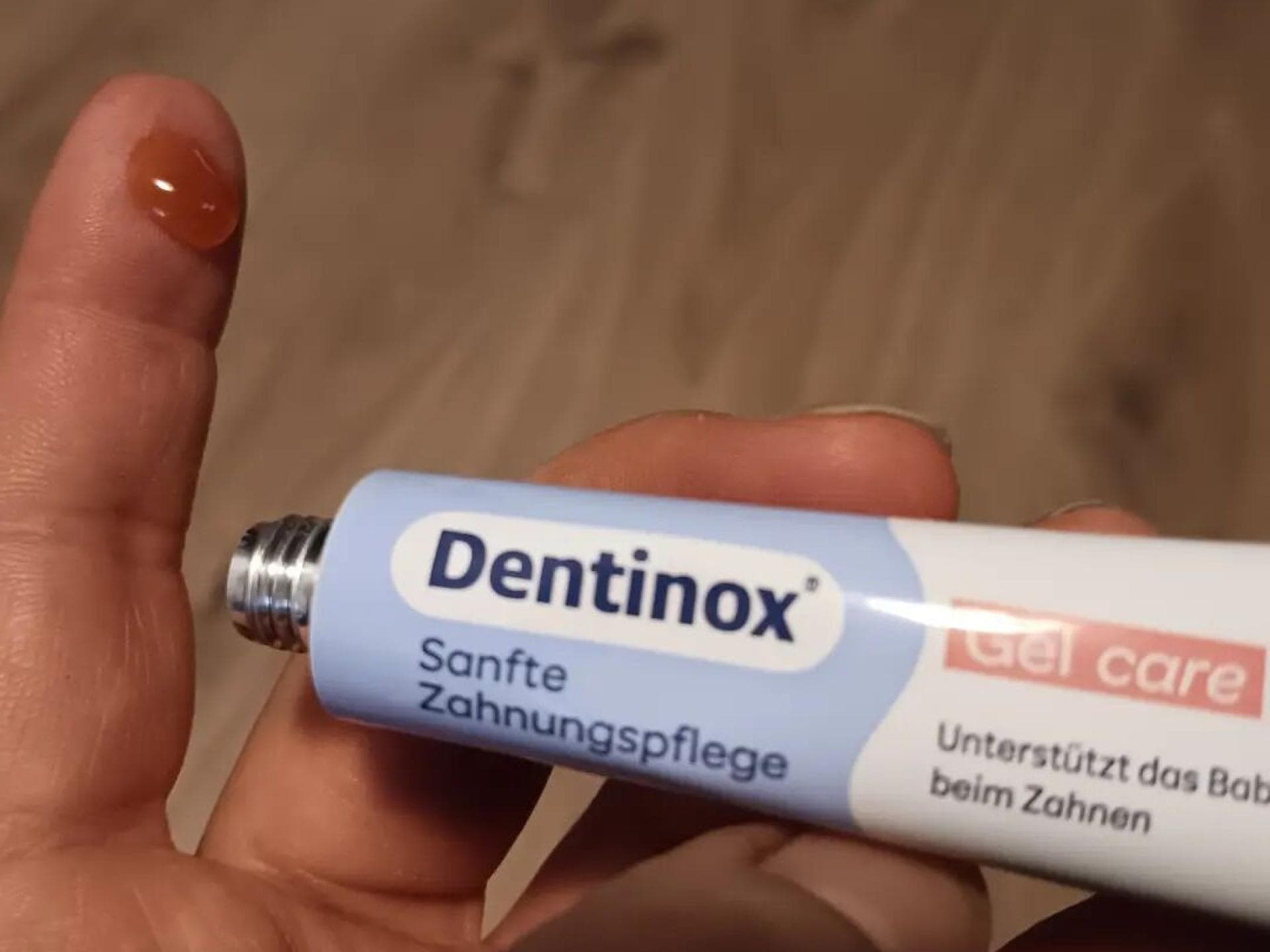 Mama Melinda hat das „Dentinox Gel Care“ in Kombination mit dem schmerzstillenden „Dentinox Gel N“  verwendet.