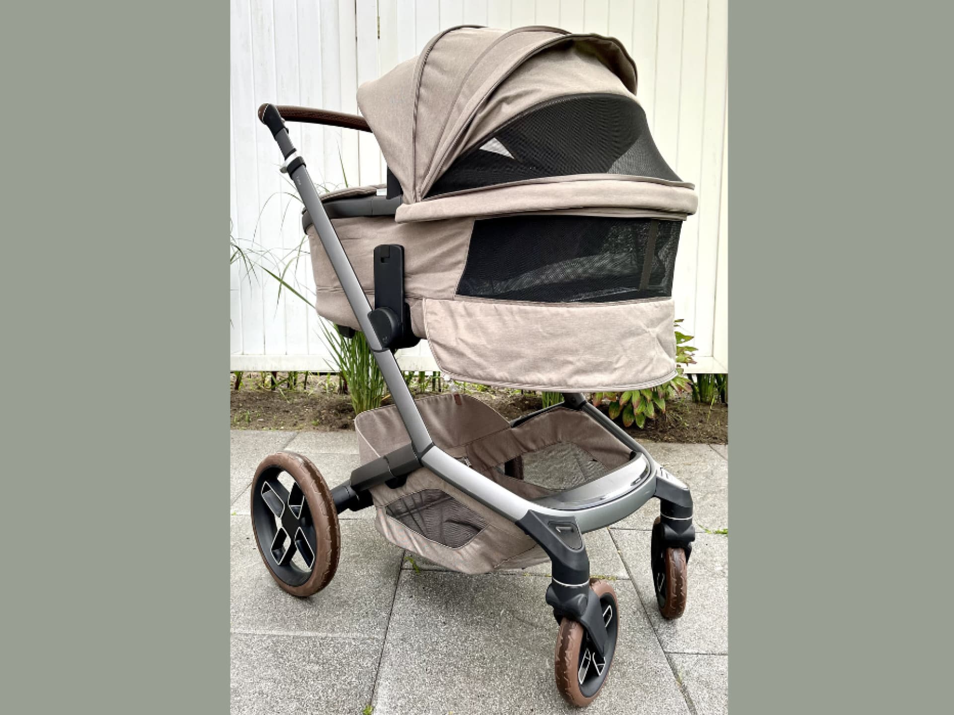 Der Kinderwagen "Fame" besticht durch Design, Funktionalität und praktische Features.