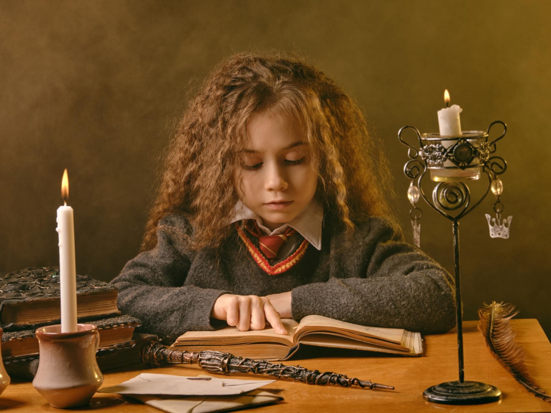 Mit der richtigen Taktik können alle Eltern einen "Harry Potter"-Namen finden. Mädchen als Hermine Granger verkleidet