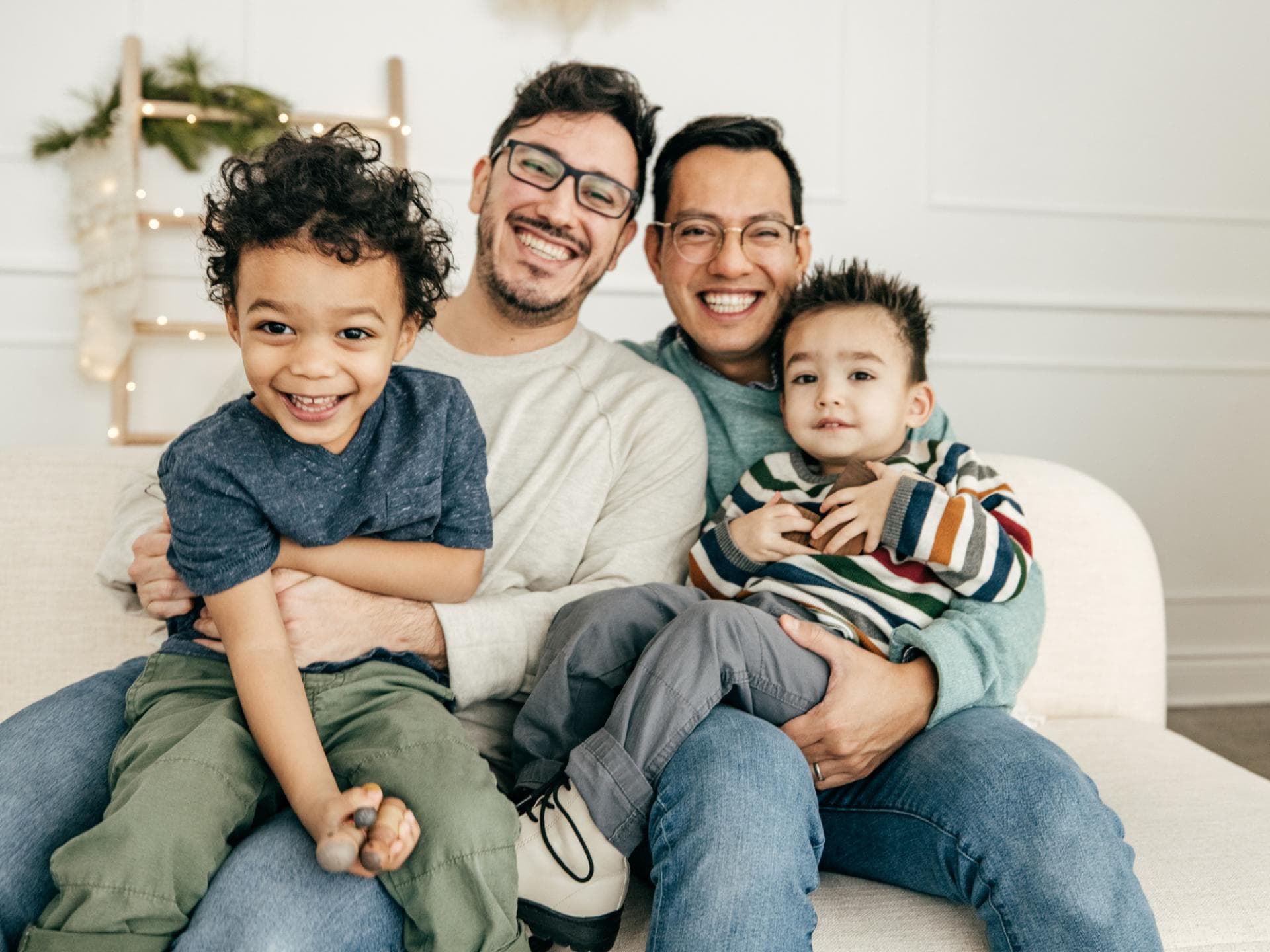 Zwei Väter, zwei adoptierte Kinder Zwei Väter, zwei adoptierte Kinder
