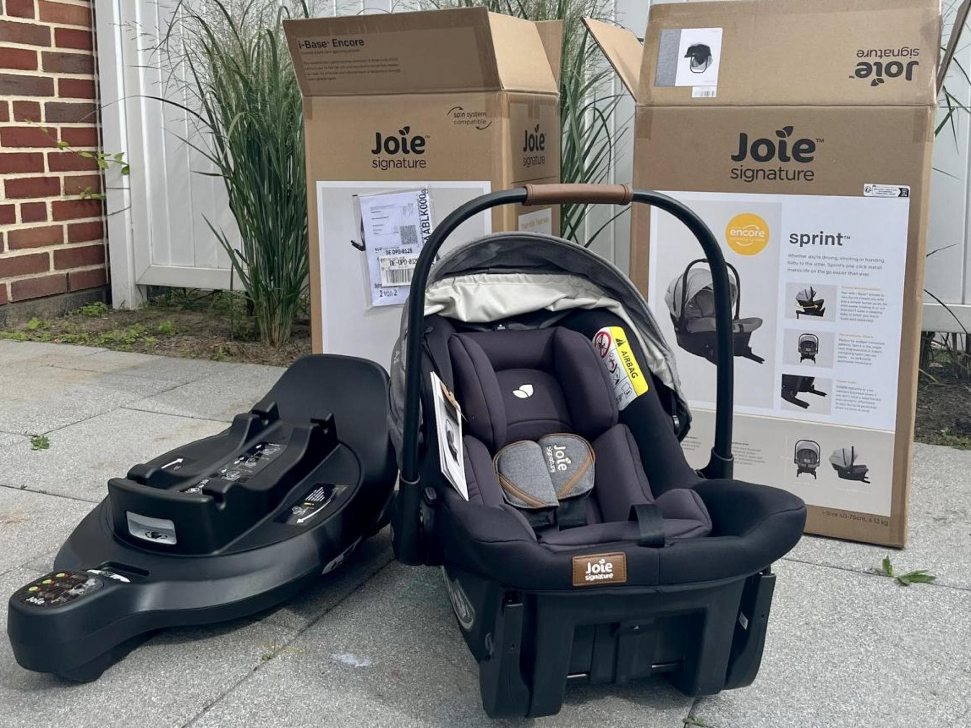 Die "Sprint"-Babyschale ist für Mama Vanessa wahrer Vorreiter auf dem Babyschalen-Markt. Die "Sprint"-Babyschale ist für Mama Vanessa wahrer Vorreiter auf dem Babyschalen-Markt.