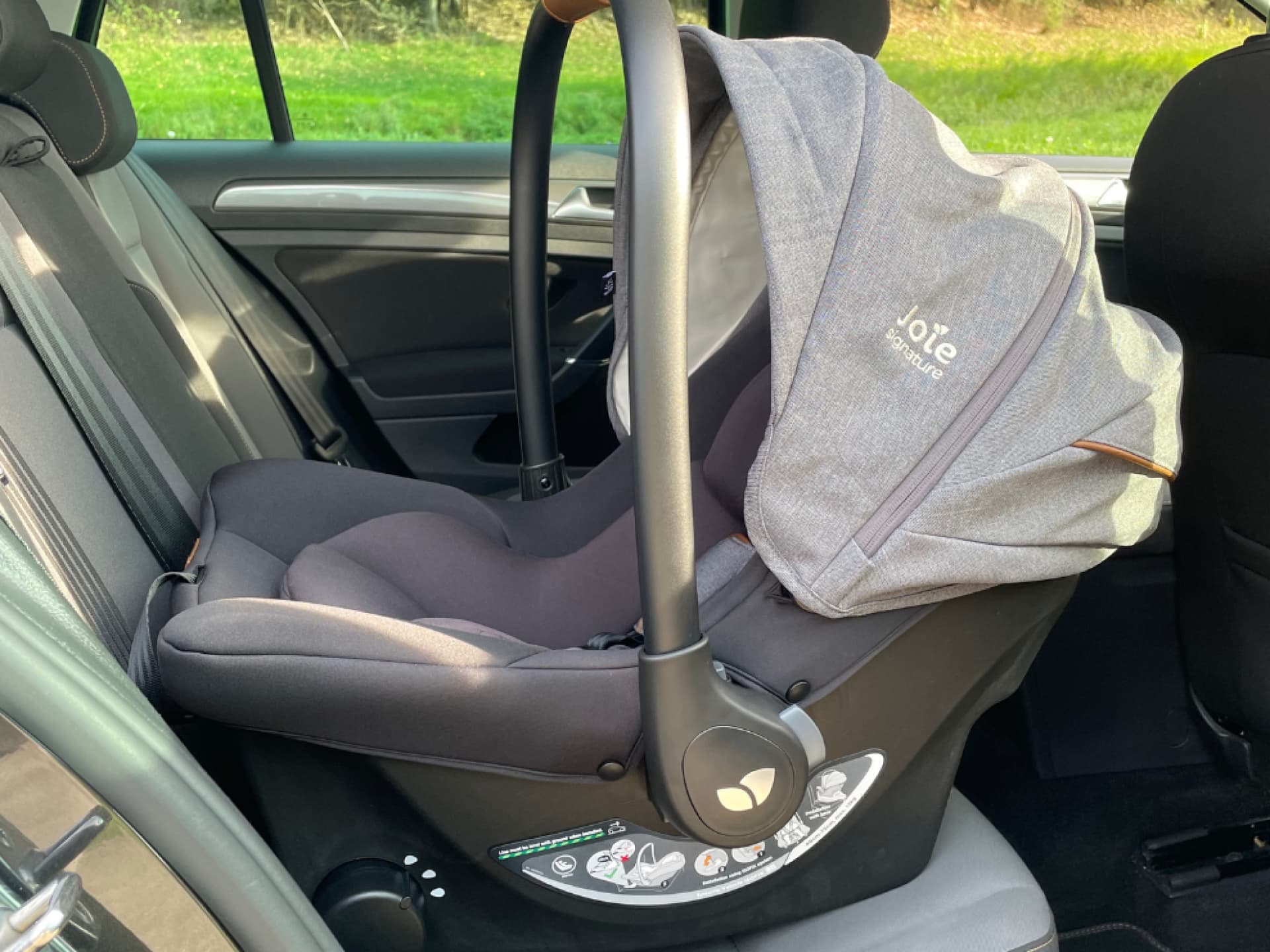 Die Babyschale bietet Komfort und Sicherheit für das Kind bei jeder Autofahrt. Die Babyschale bietet Komfort und Sicherheit für das Kind bei jeder Autofahrt.