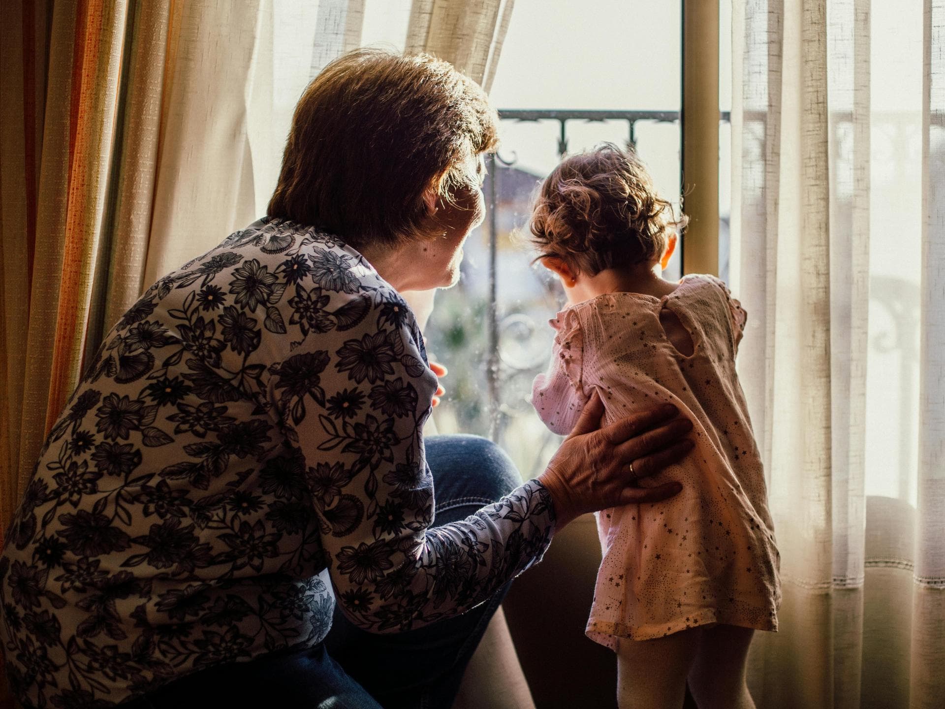 In vielen Familien übernehmen Großeltern einen wichtigen Teil der Kinderbetreuung.