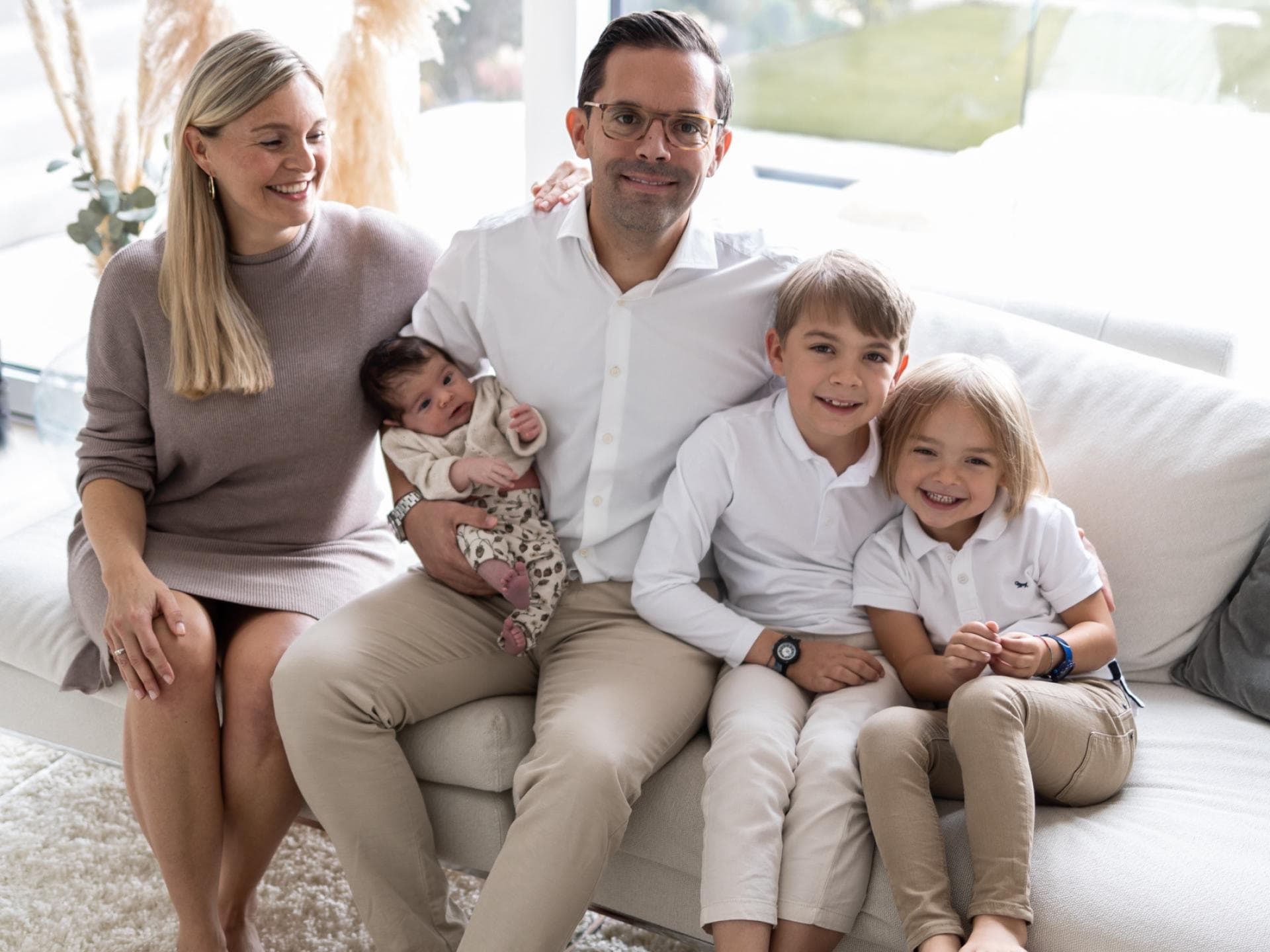 Mama und Papa M. mit ihren Kindern Anna, Louis und Paul. Mama und Papa M. mit ihren Kindern Anna, Louis und Paul.