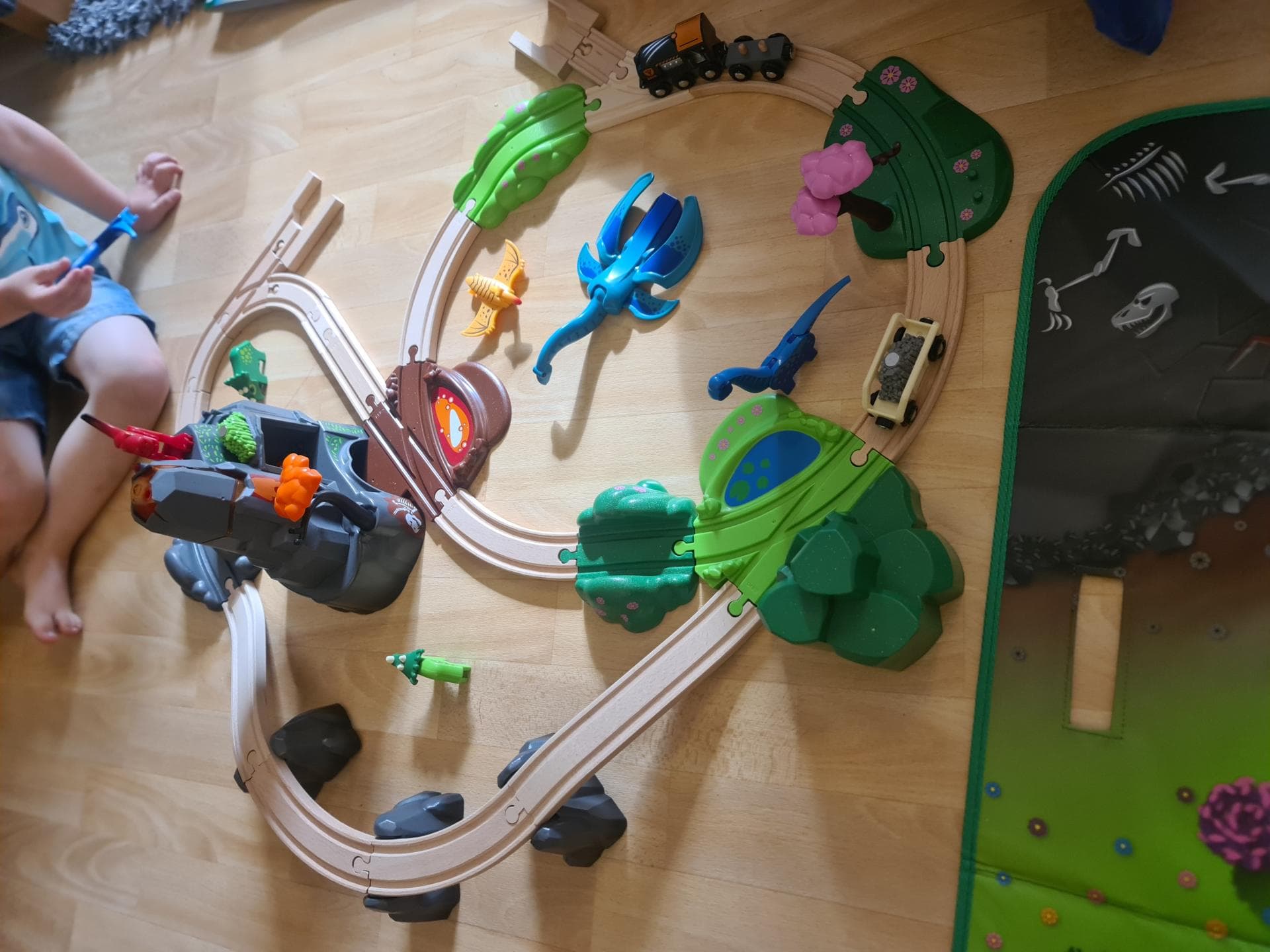 Testerin Kathrin und Sohn empfehlen das Dino-Set von BRIO gern weiter. Testerin Kathrin und Sohn empfehlen das Dino-Set von BRIO gern weiter.