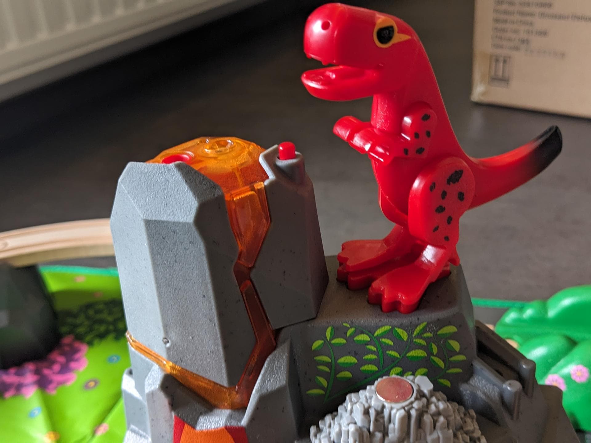 Der Vulkan ist für viele Kids einer der Highlights des Dino-Sets. Der Vulkan ist für viele Kids einer der Highlights des Dino-Sets.