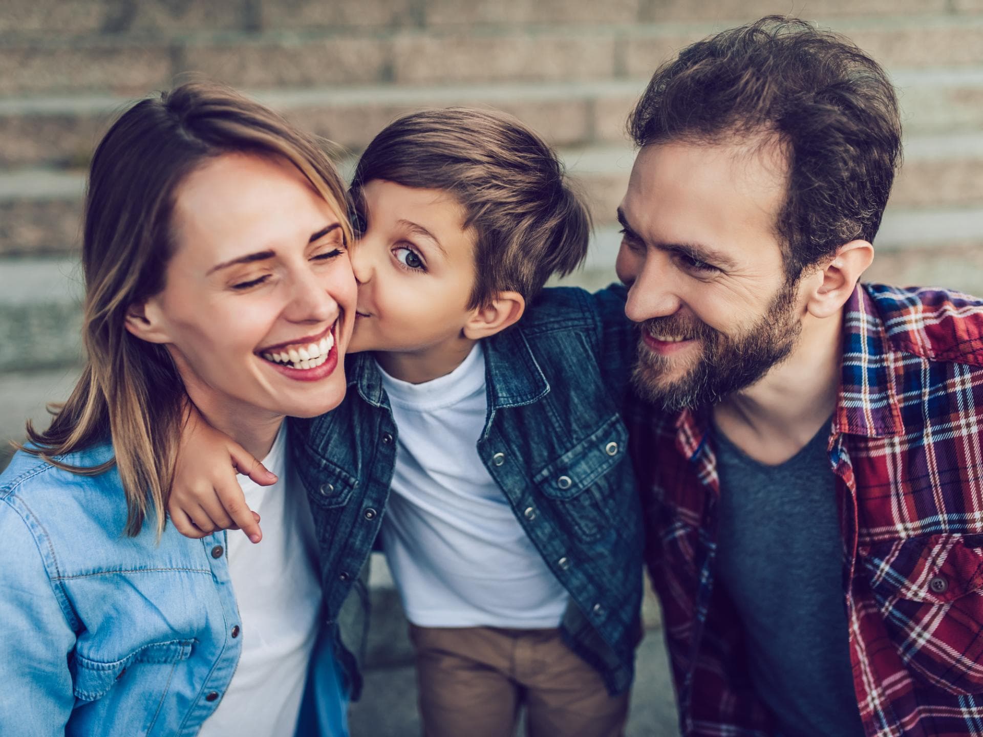 Glückliche Familie mit einem Kind. 