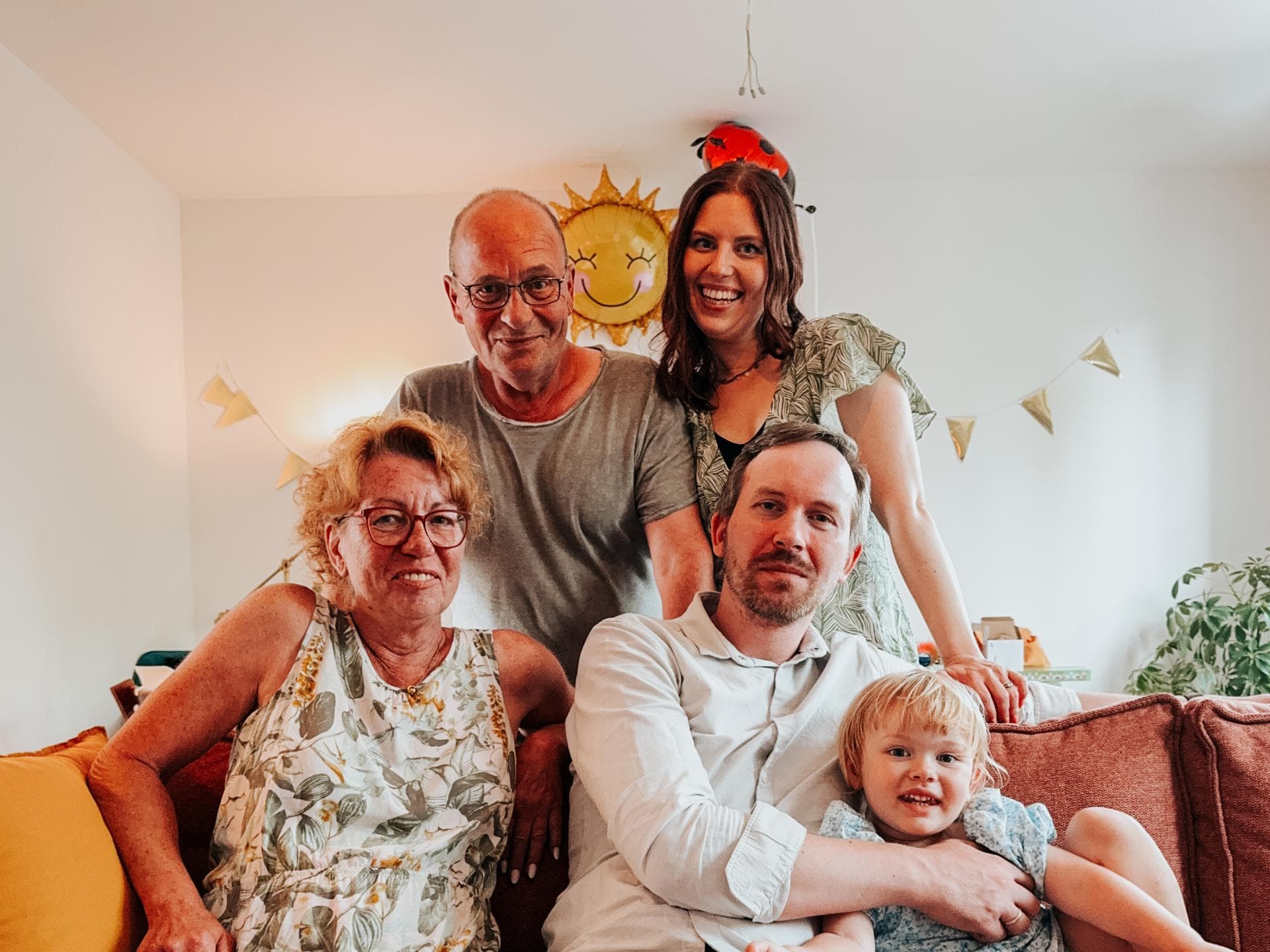 Drei Generationen unter einem Dach Ein Familienbild