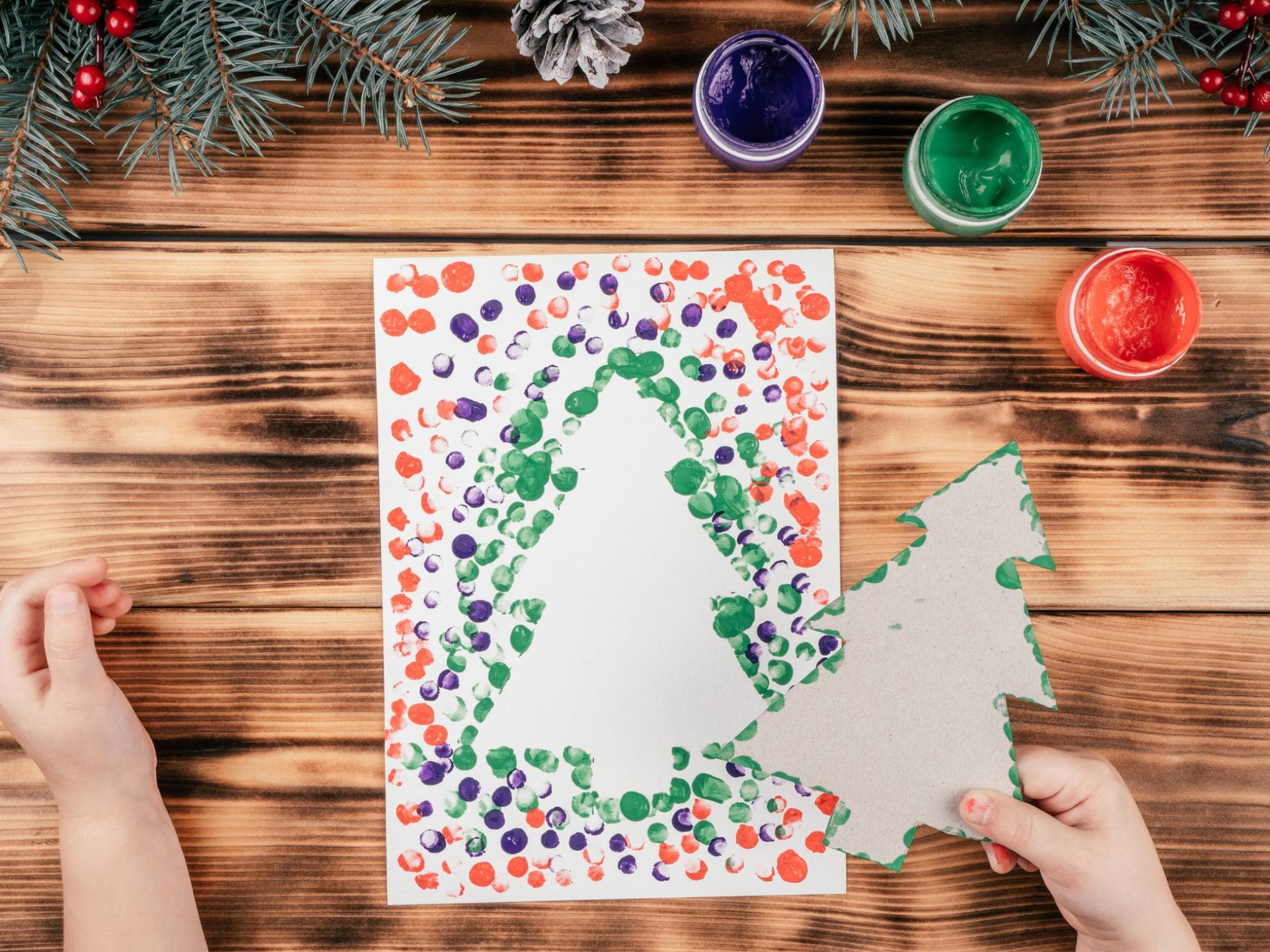 Eine Weihnachtskarte tupfen