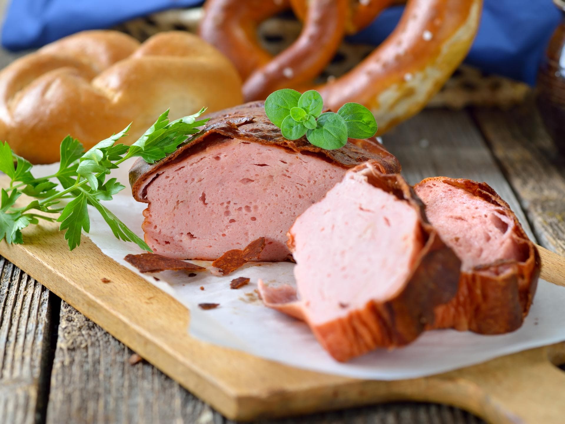 Brettchen mit Leberkäse