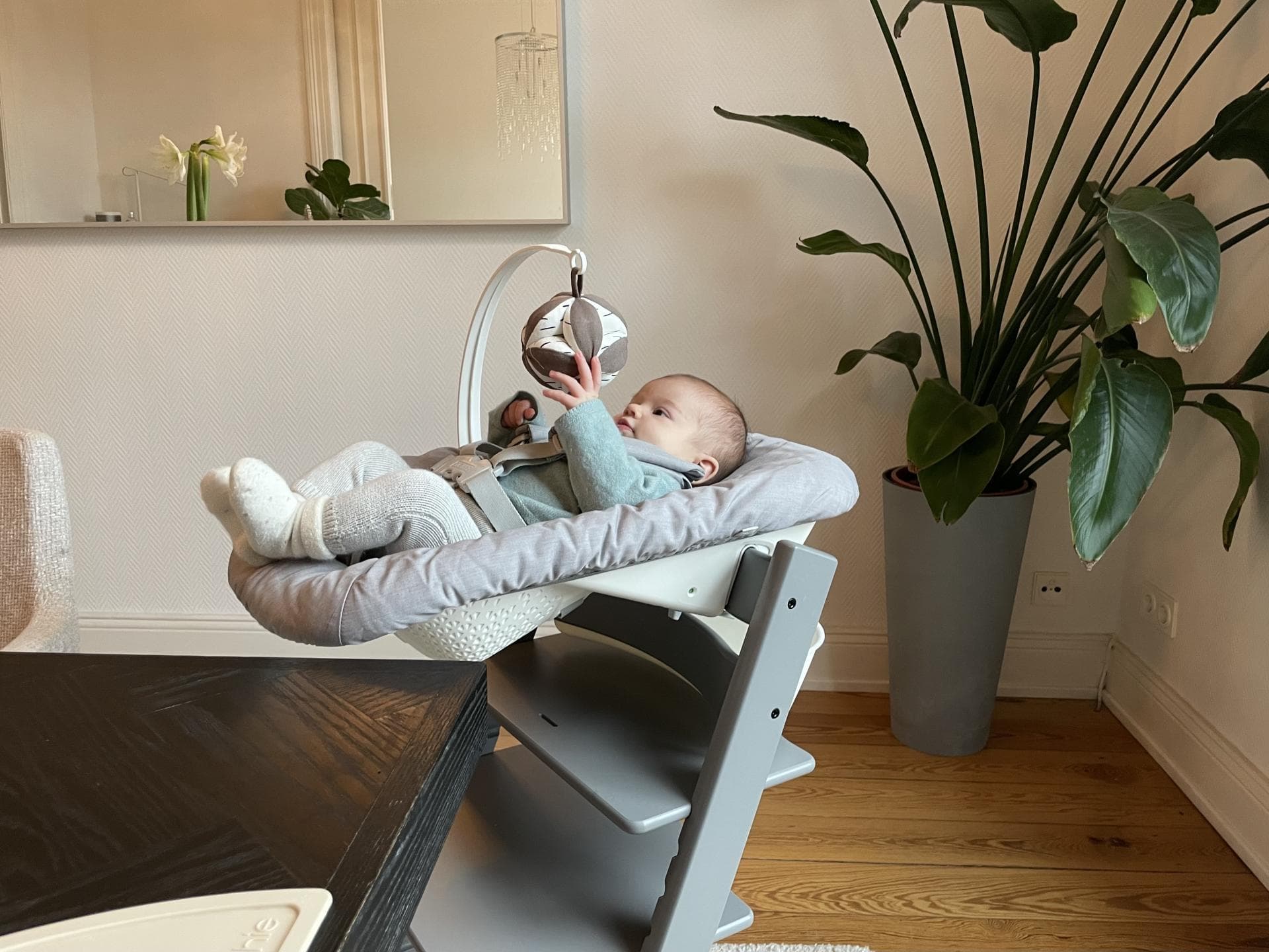 Der Tripp Trapp in Stormy Grey vereint Design und Funktionalität.