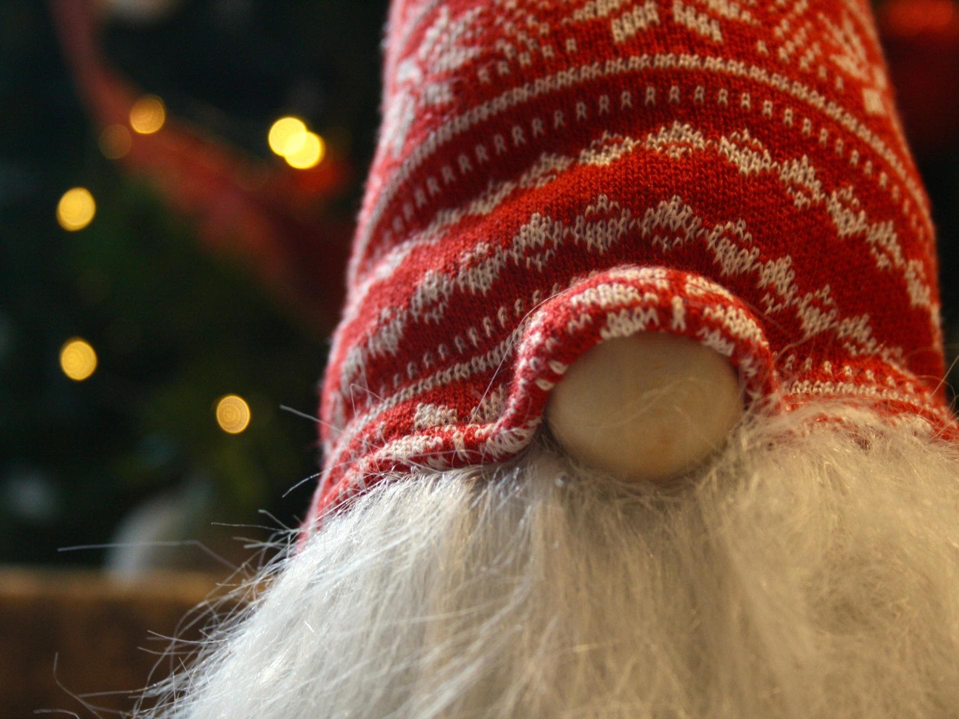 Ein Wichtel sorgt für besonderen Zauber in der Vorweihnachtszeit. Nahaufnahme Wichtel