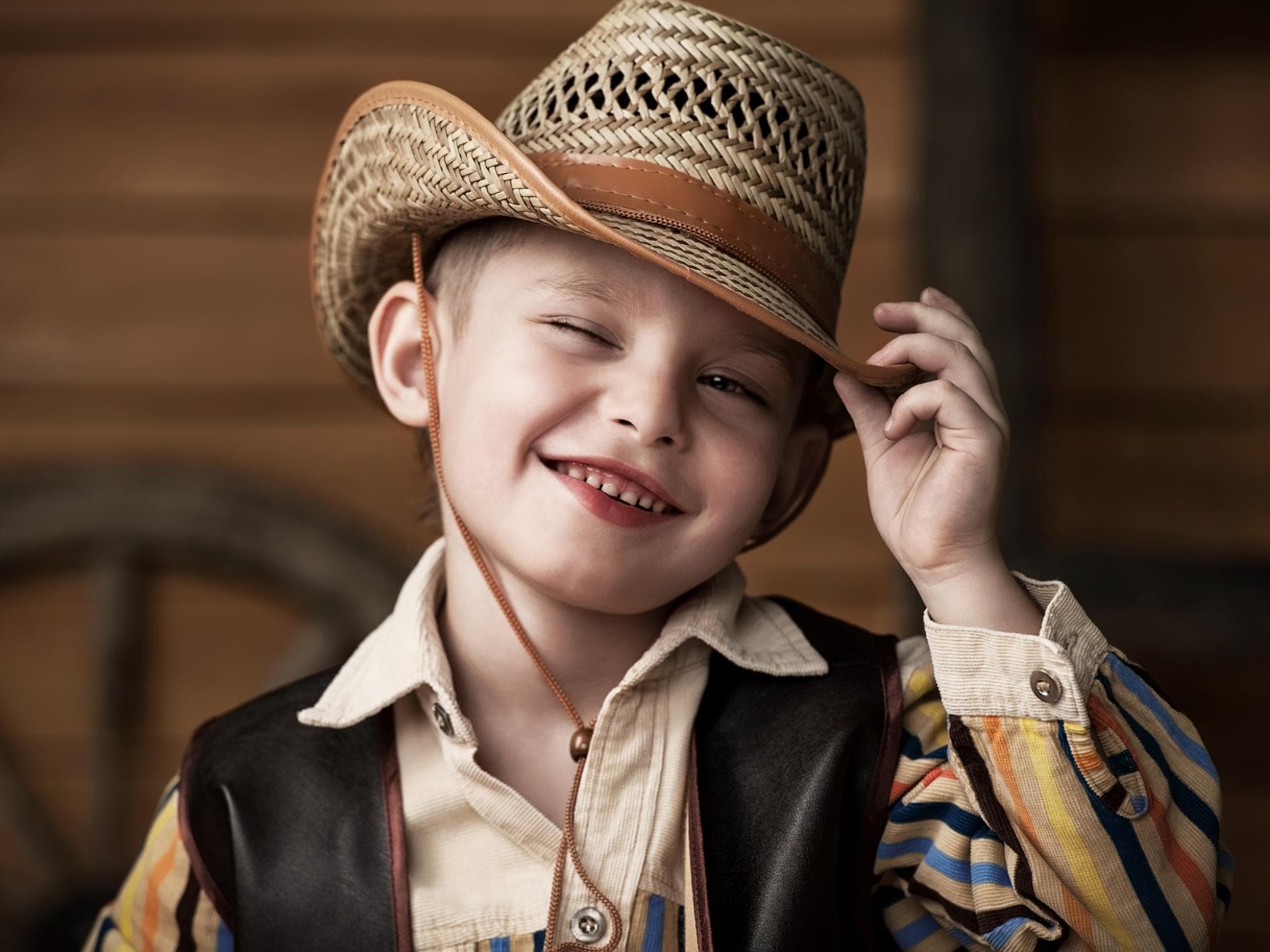 Ein kleiner Junge als Cowboy