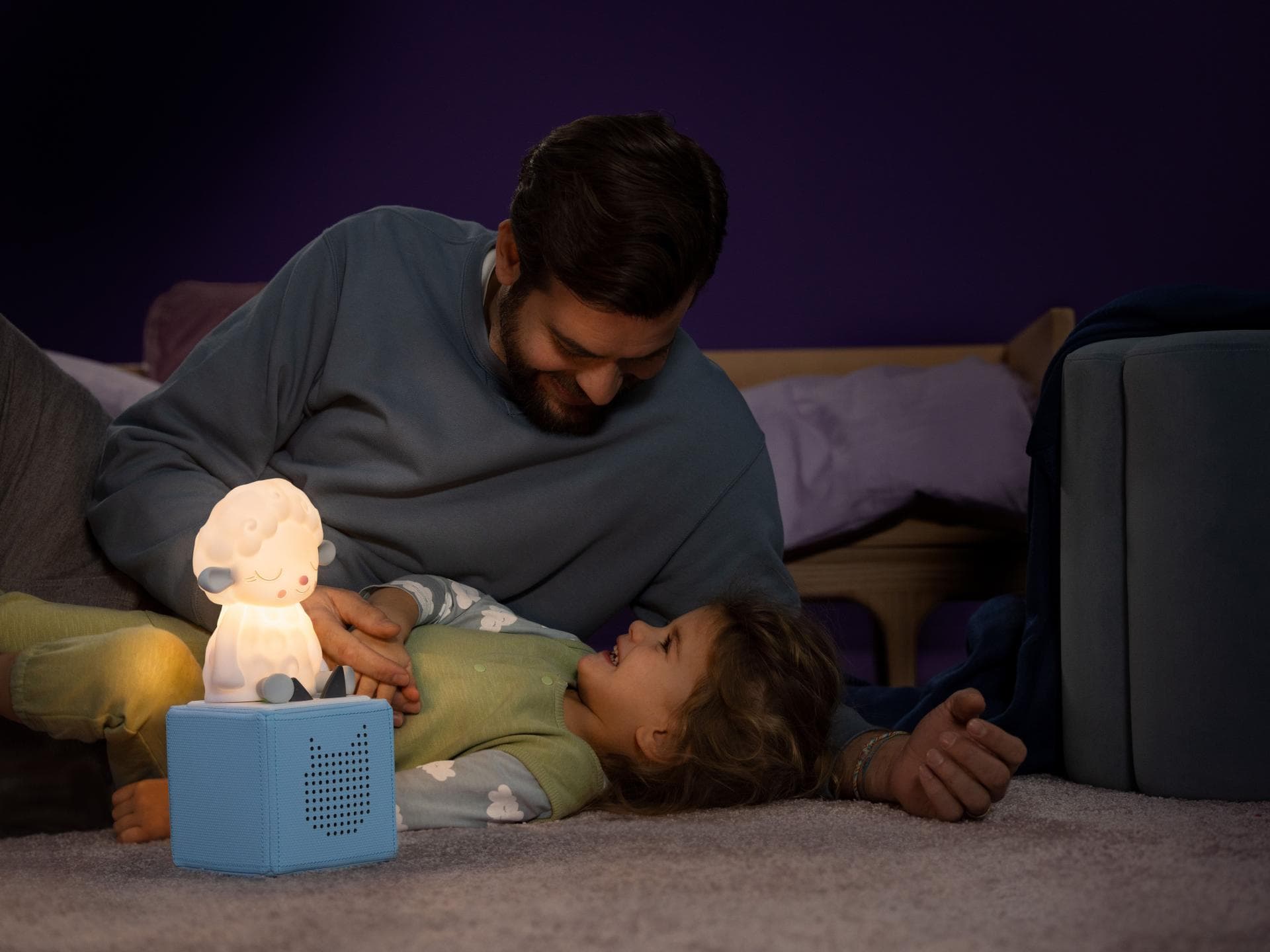Baby und Kind hören Toniebox.